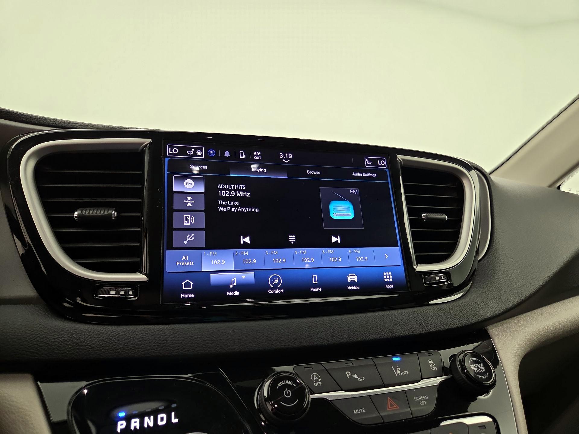 Thumbnail: 2023 Chrysler Pacifica - 15