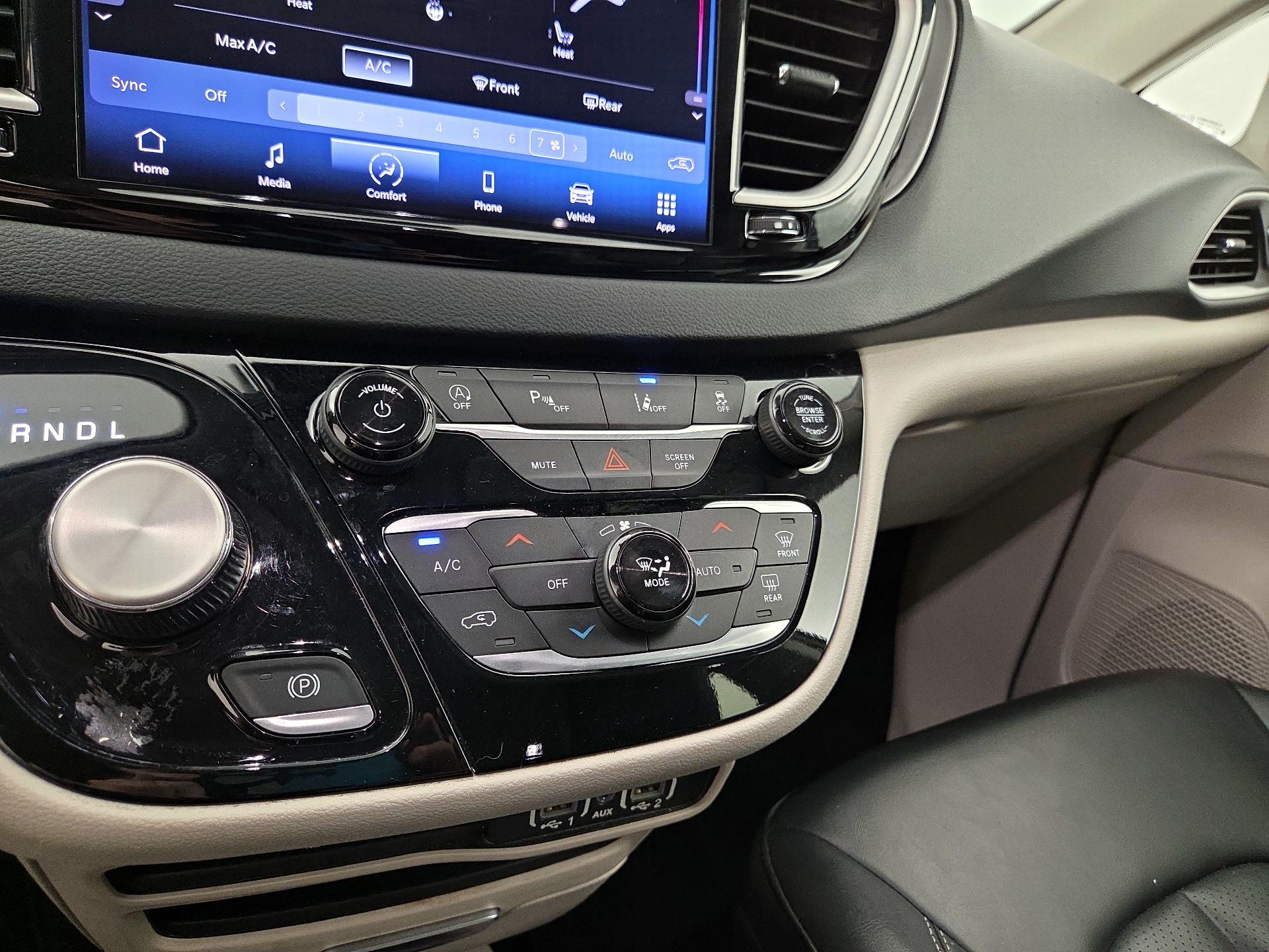 Thumbnail: 2023 Chrysler Pacifica - 16