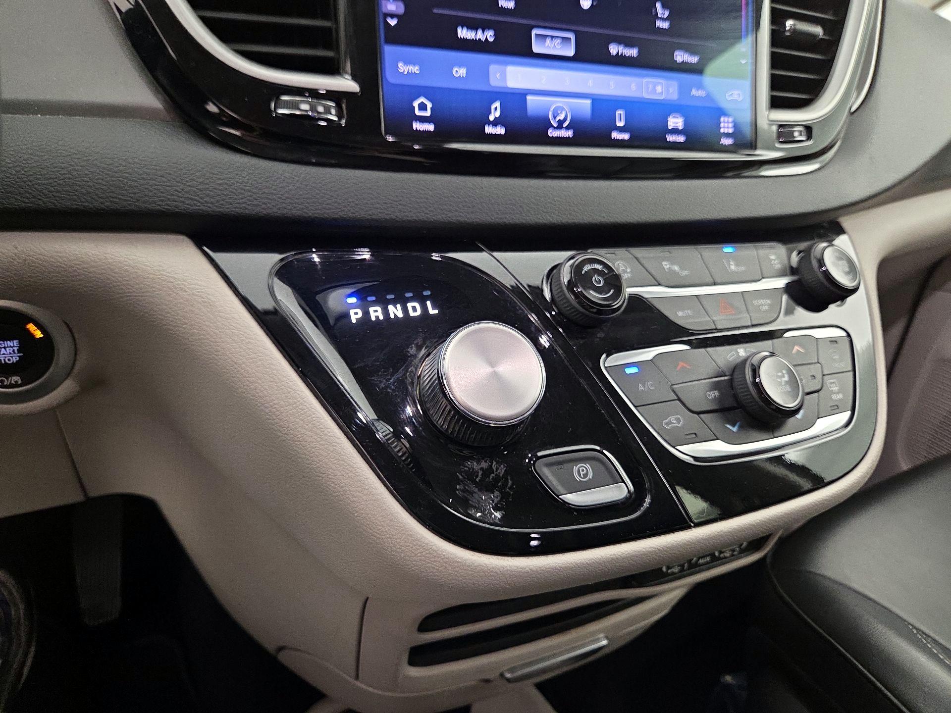 Thumbnail: 2023 Chrysler Pacifica - 17