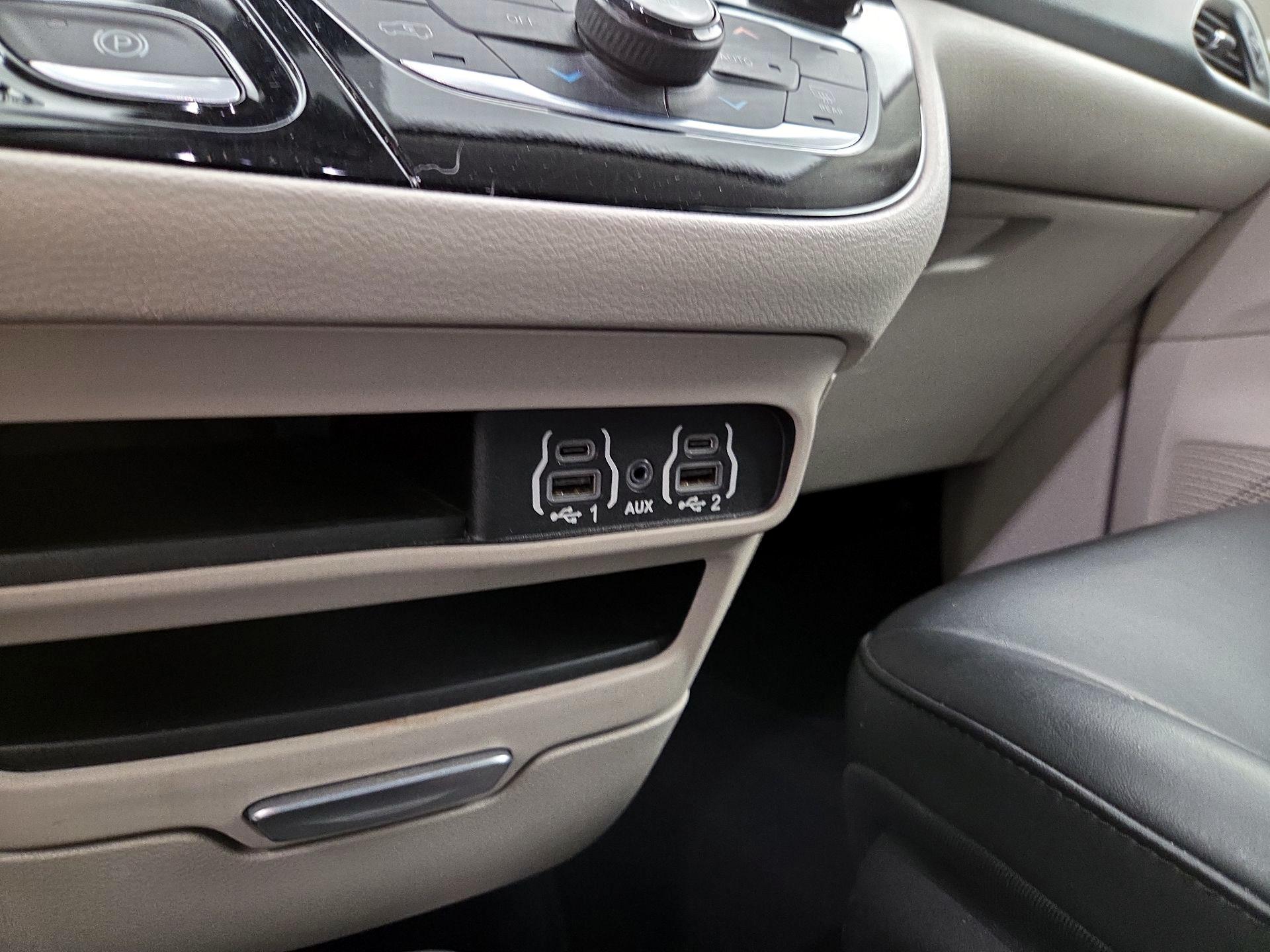 Thumbnail: 2023 Chrysler Pacifica - 18