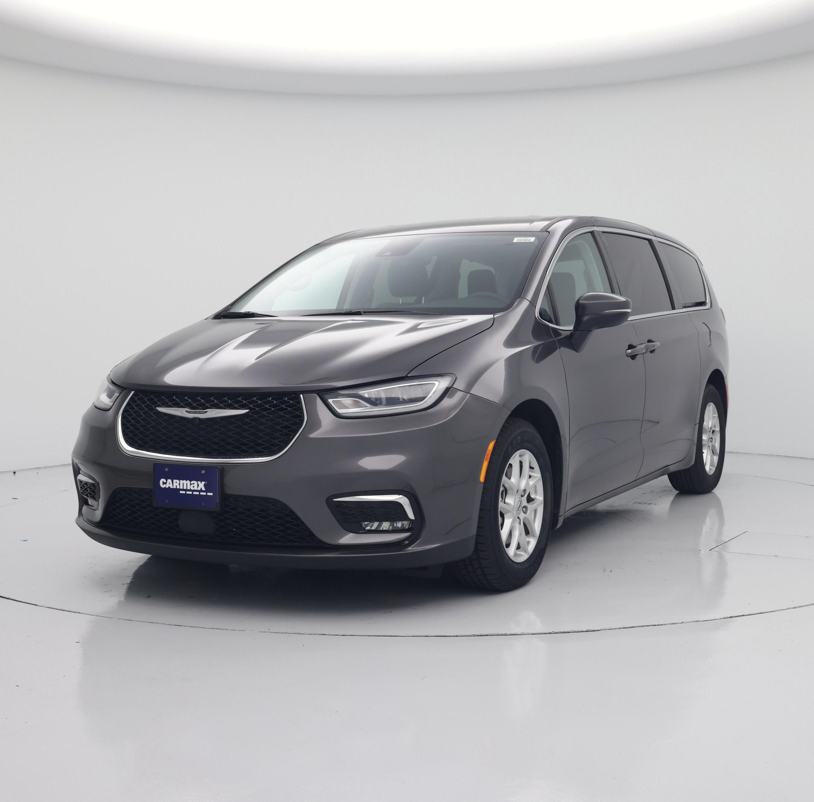 Thumbnail: 2023 Chrysler Pacifica - 4