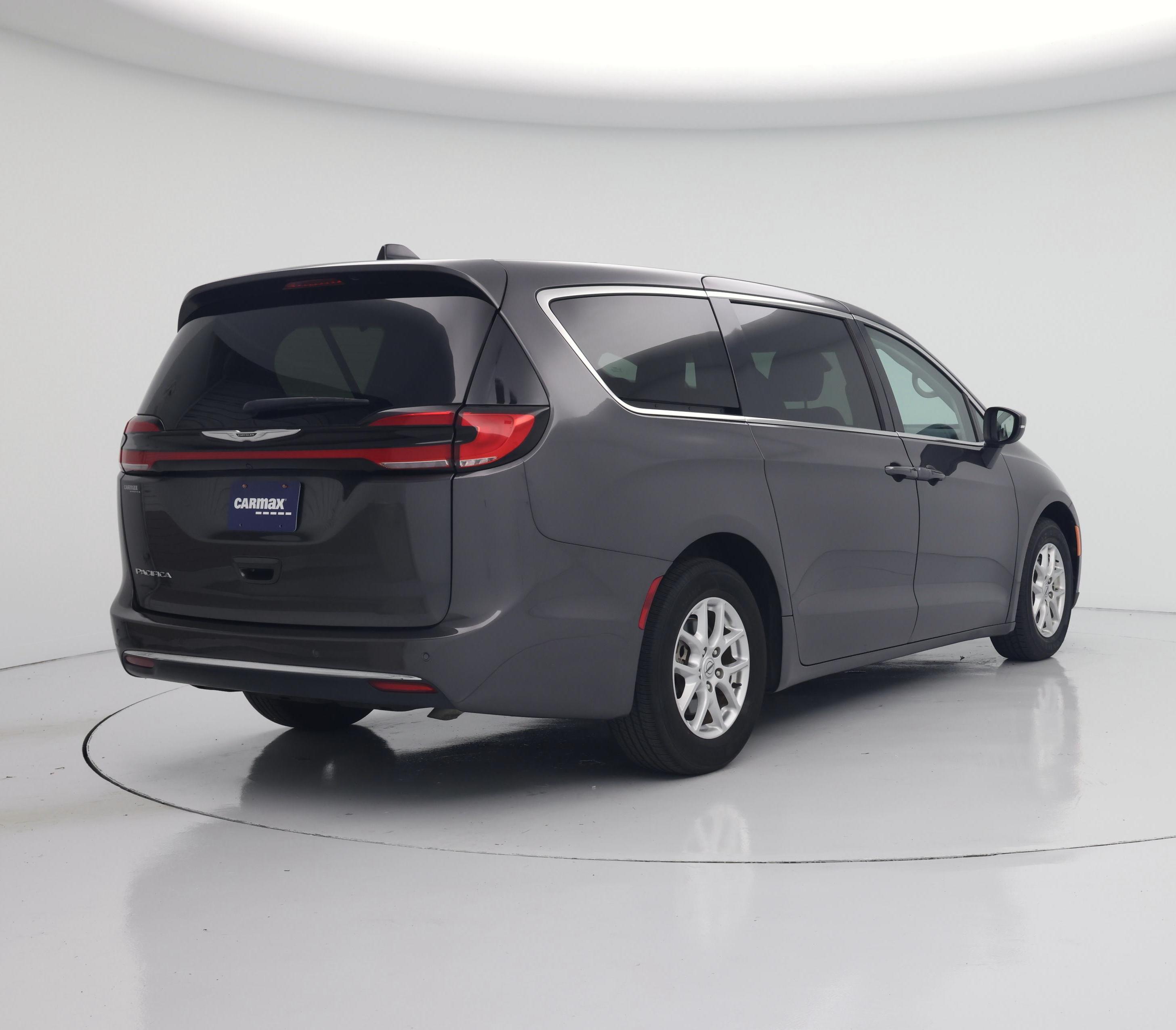 Thumbnail: 2023 Chrysler Pacifica - 8