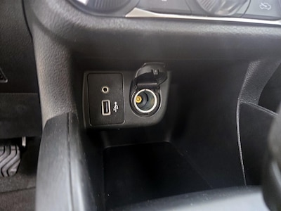 USB/AUX Ports