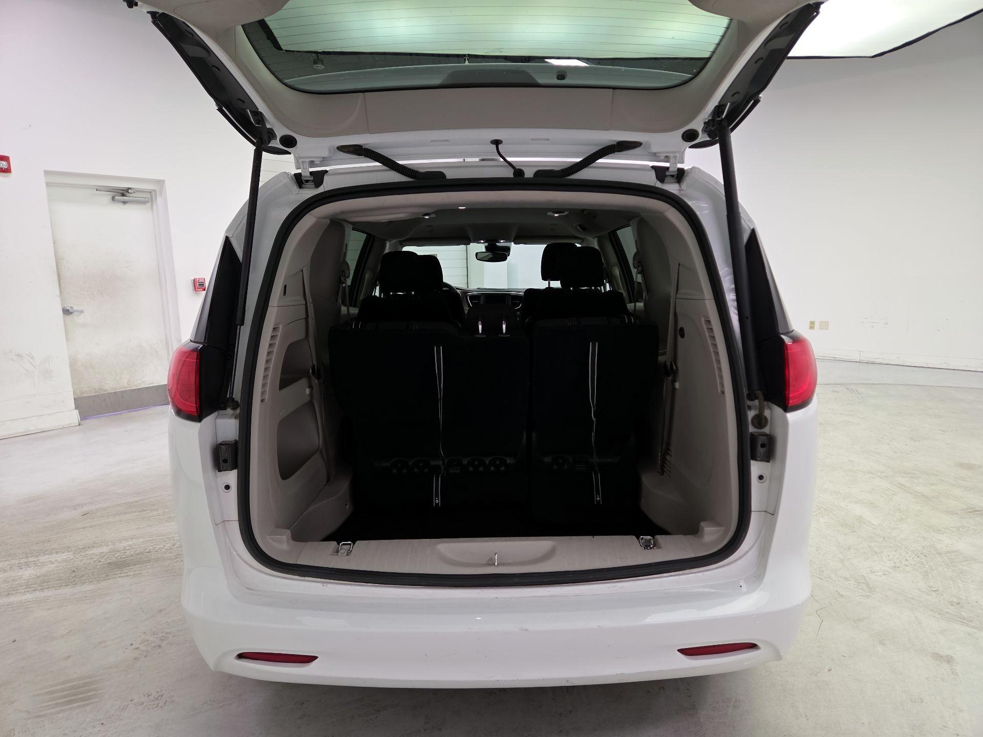 Thumbnail: 2023 Chrysler Voyager - 15
