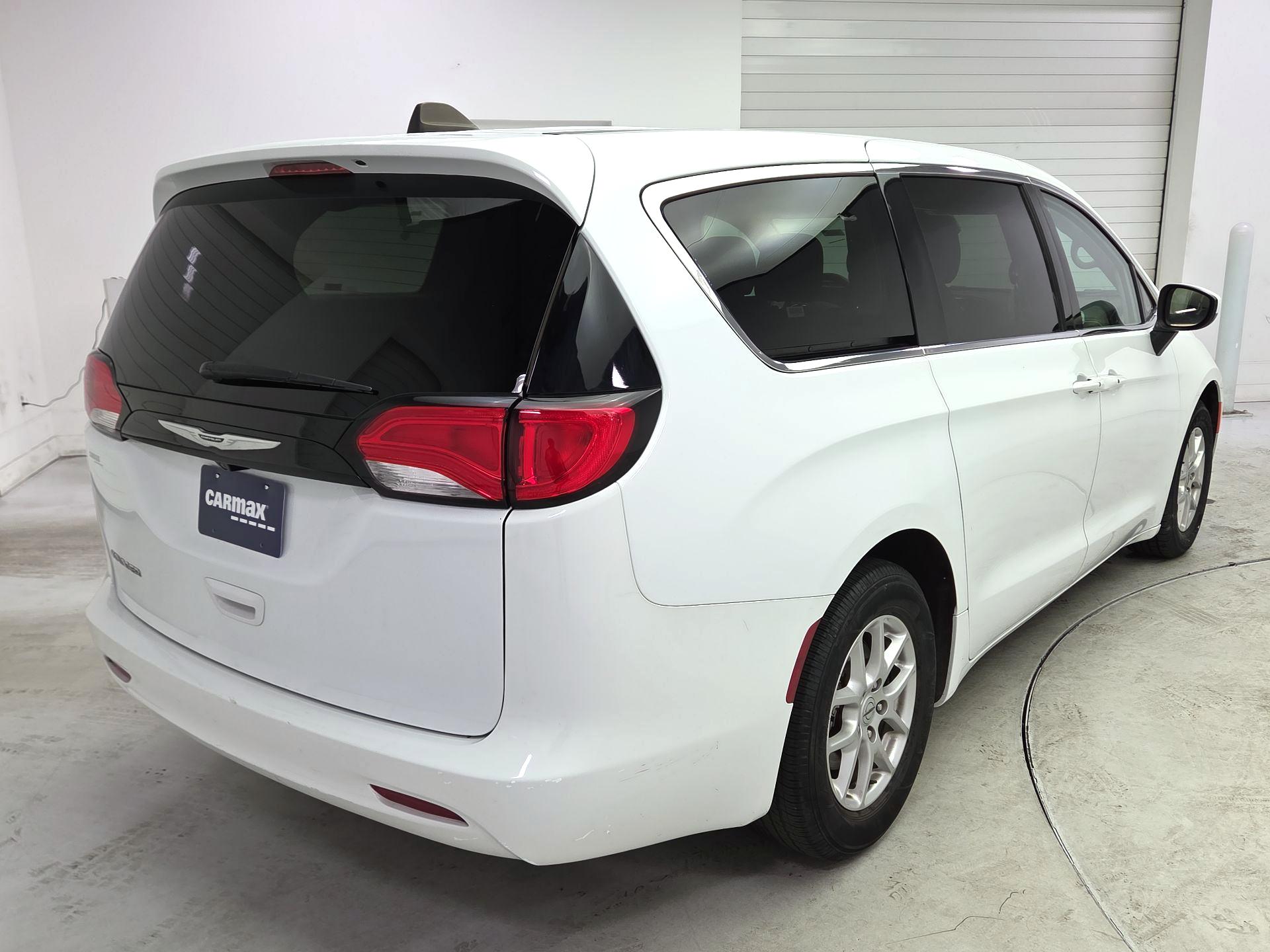 Thumbnail: 2023 Chrysler Voyager - 5