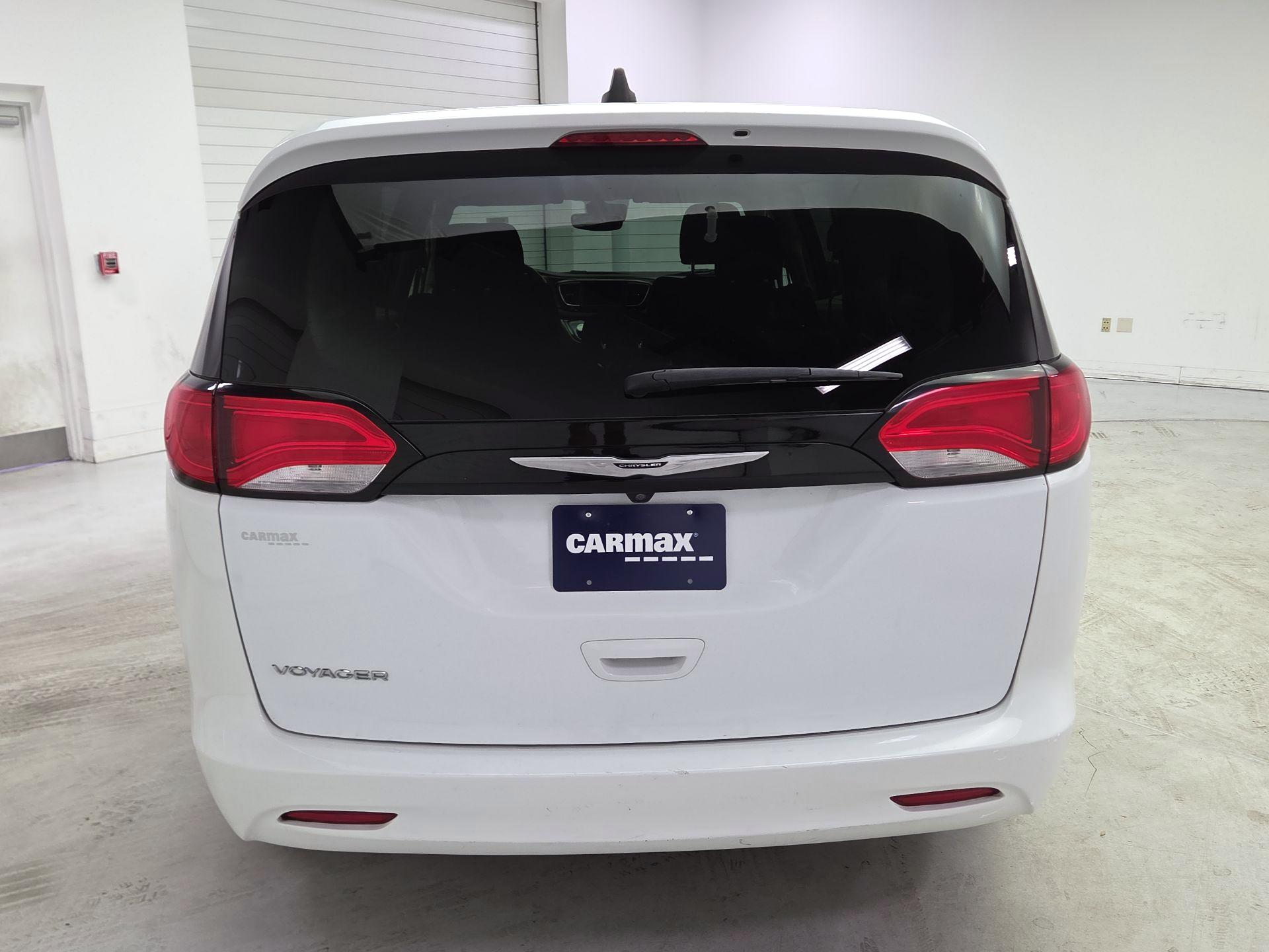 Thumbnail: 2023 Chrysler Voyager - 6