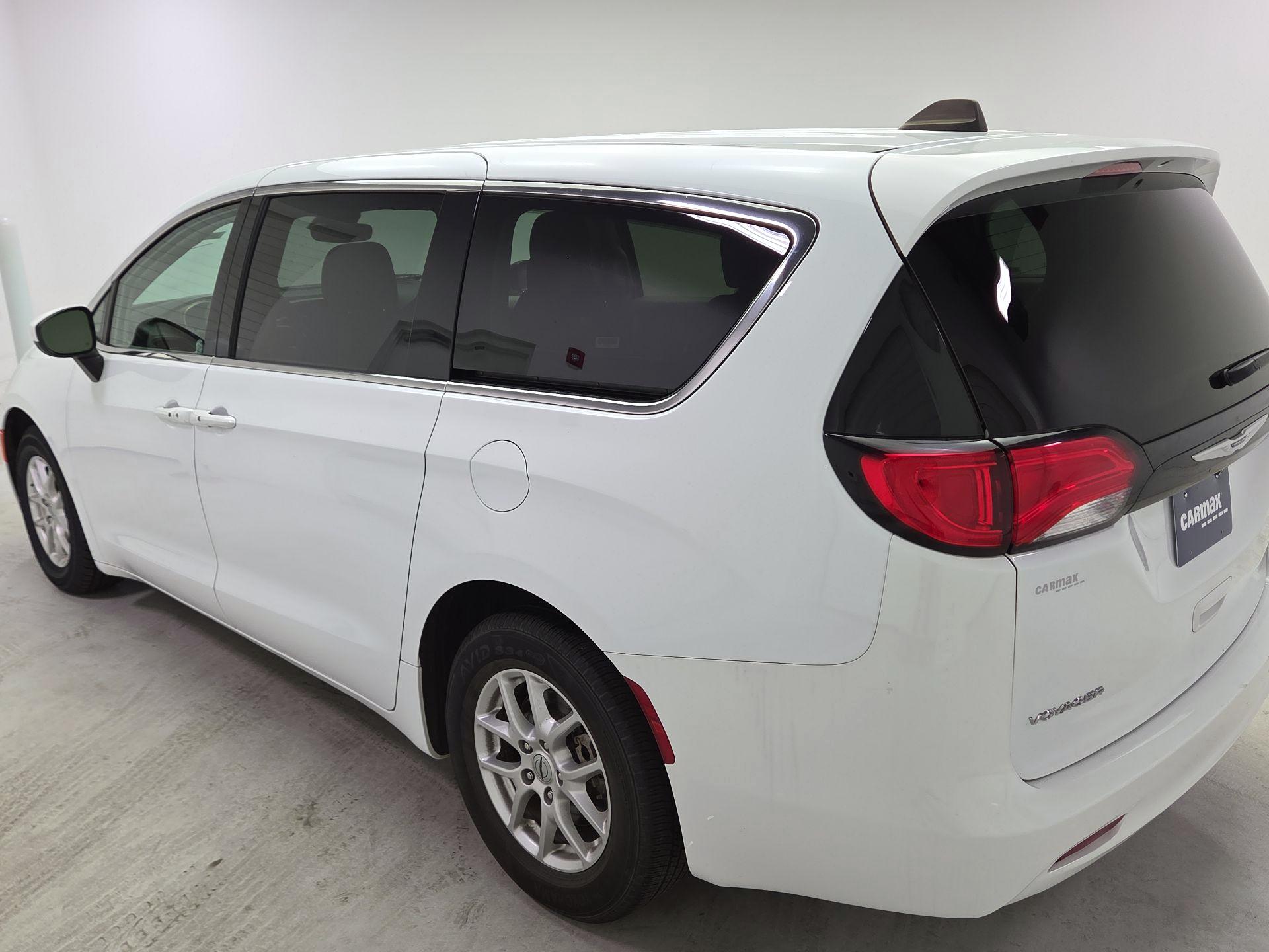 Thumbnail: 2023 Chrysler Voyager - 7