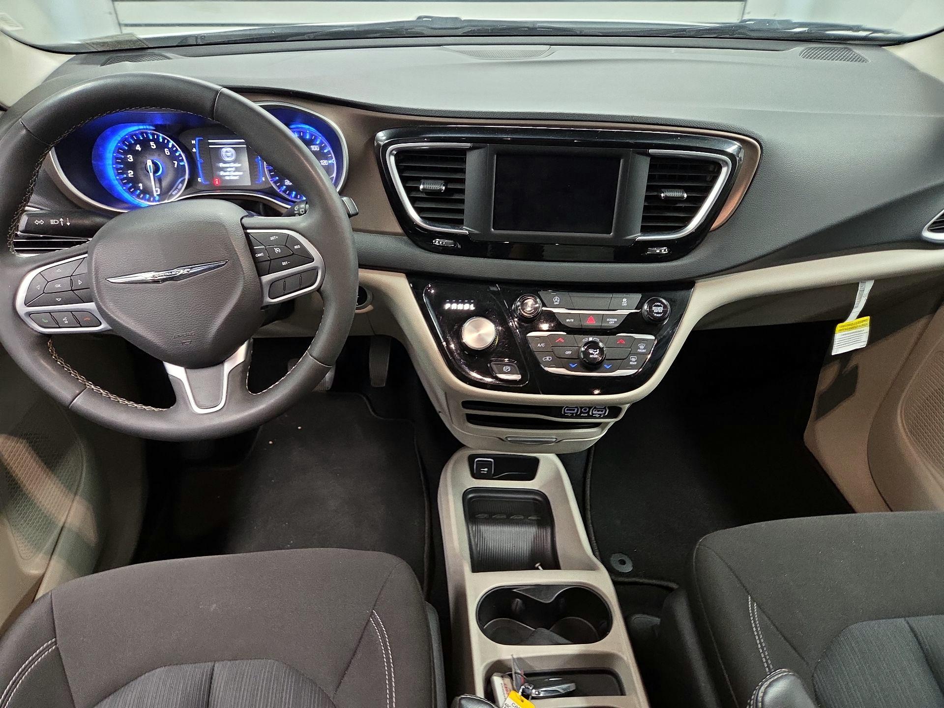 Thumbnail: 2023 Chrysler Voyager - 8