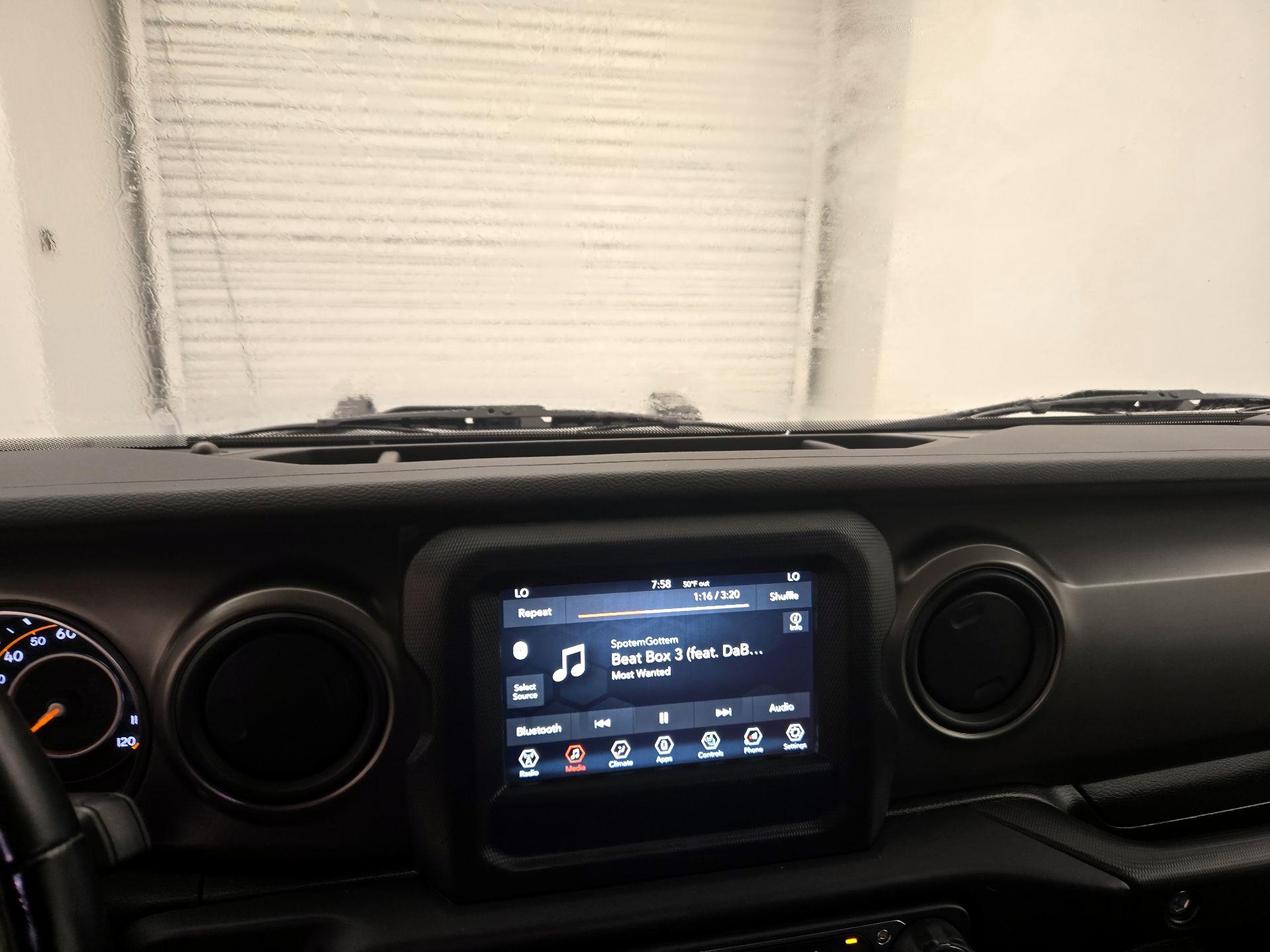 Thumbnail: 2022 Jeep Wrangler - 9