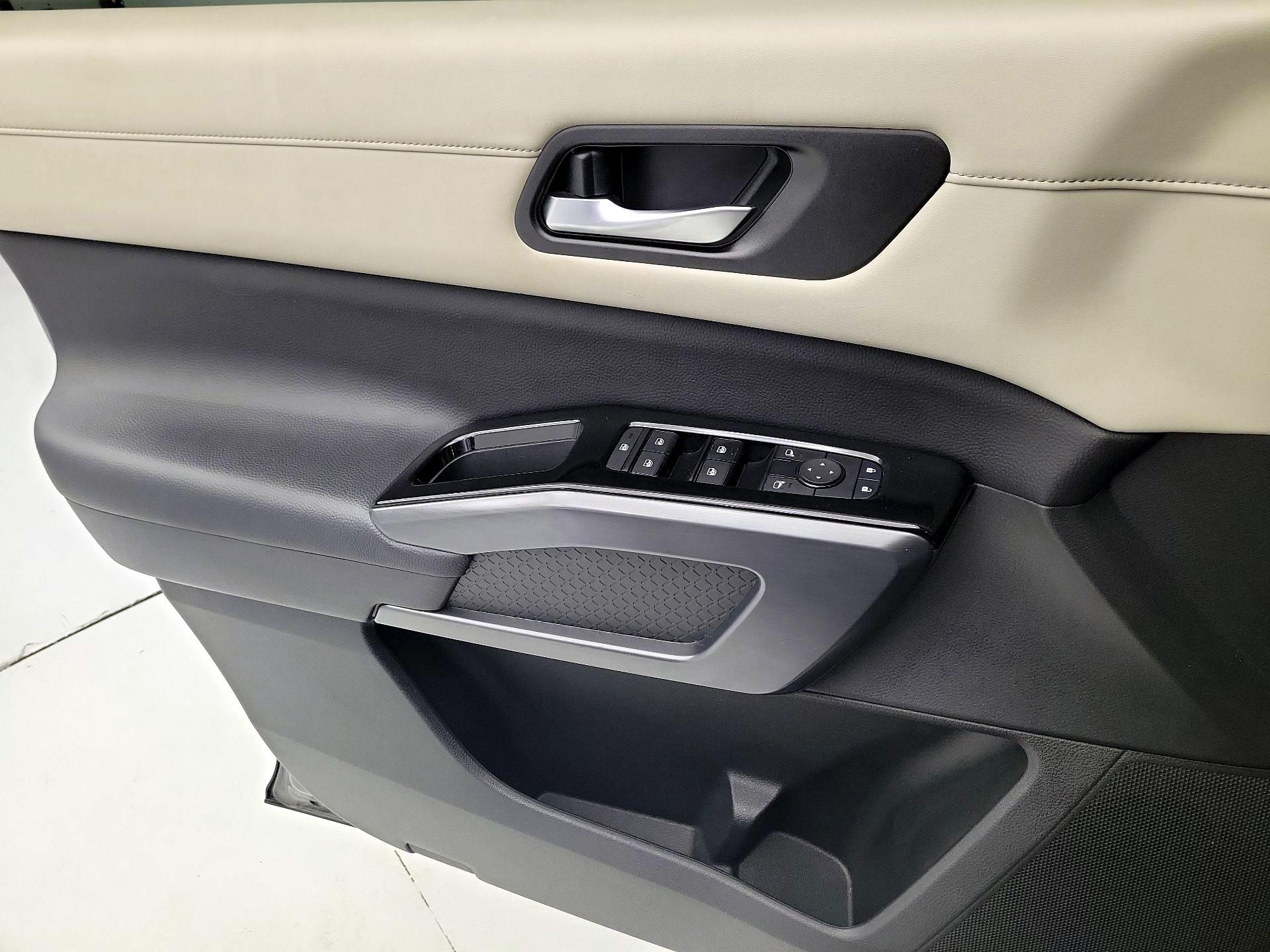 Thumbnail: 2023 Nissan Pathfinder - 12