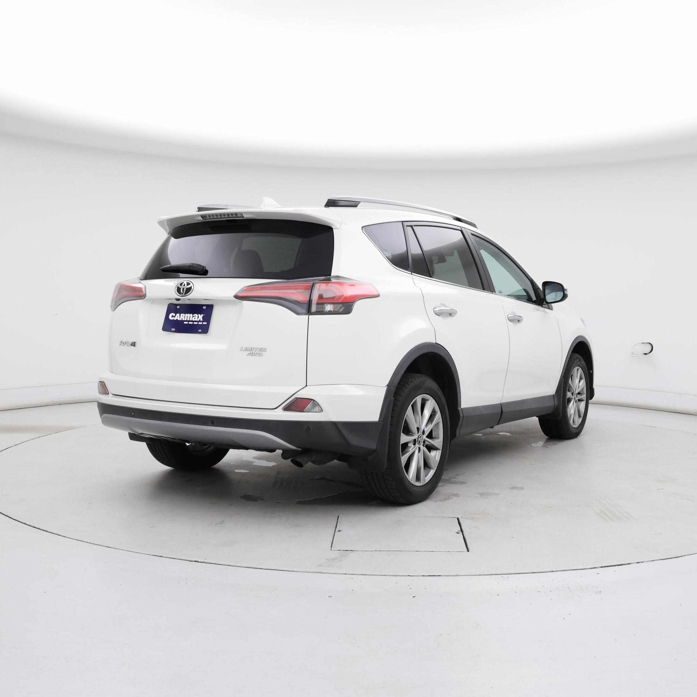 Thumbnail: 2017 Toyota RAV4 - 8