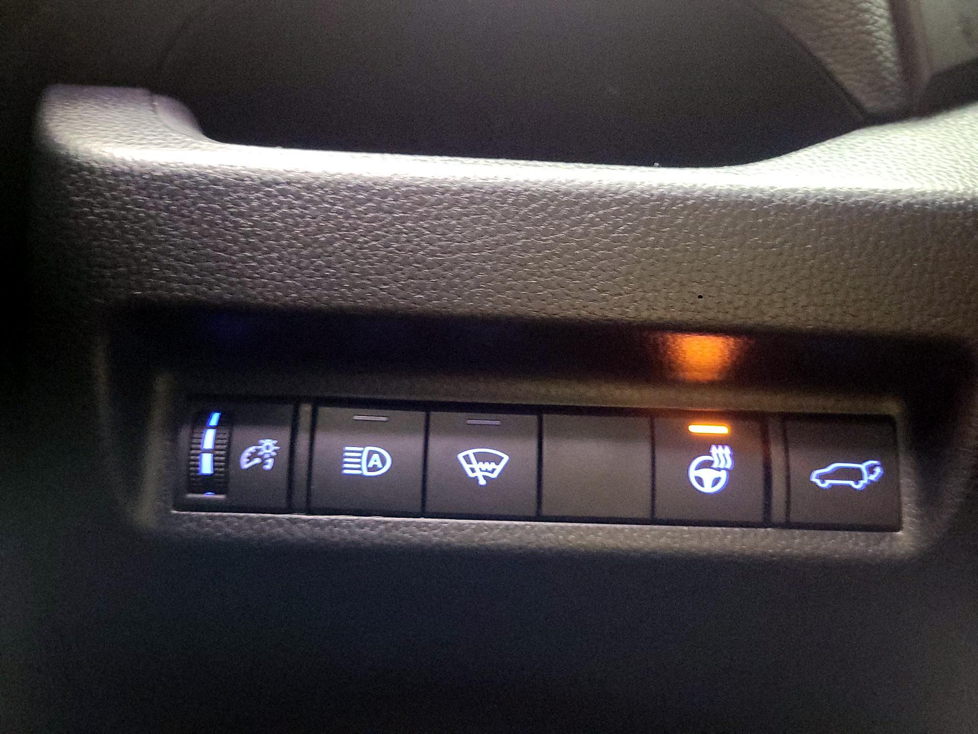 Thumbnail: 2022 Toyota RAV4 - 11