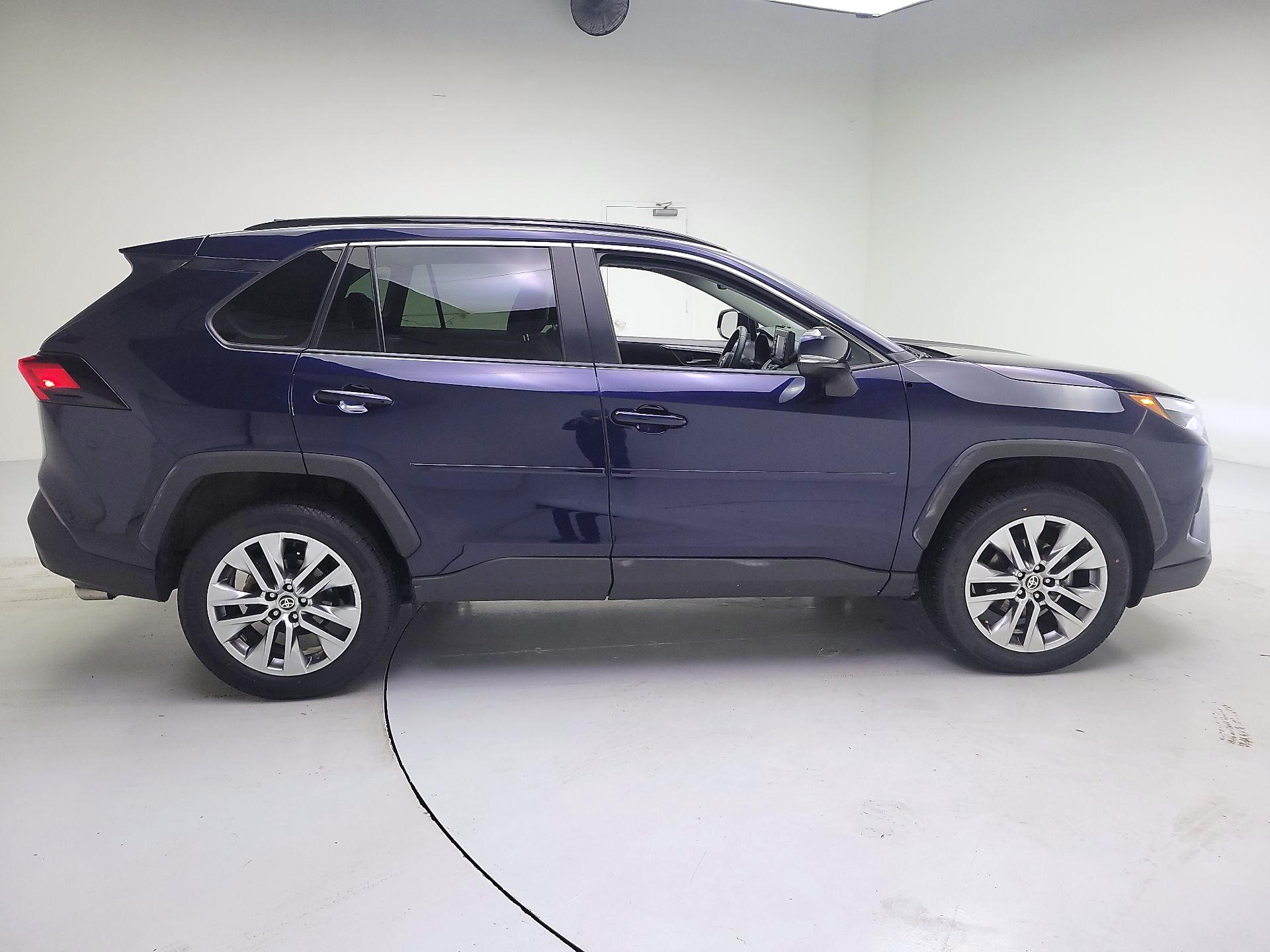 Thumbnail: 2022 Toyota RAV4 - 4