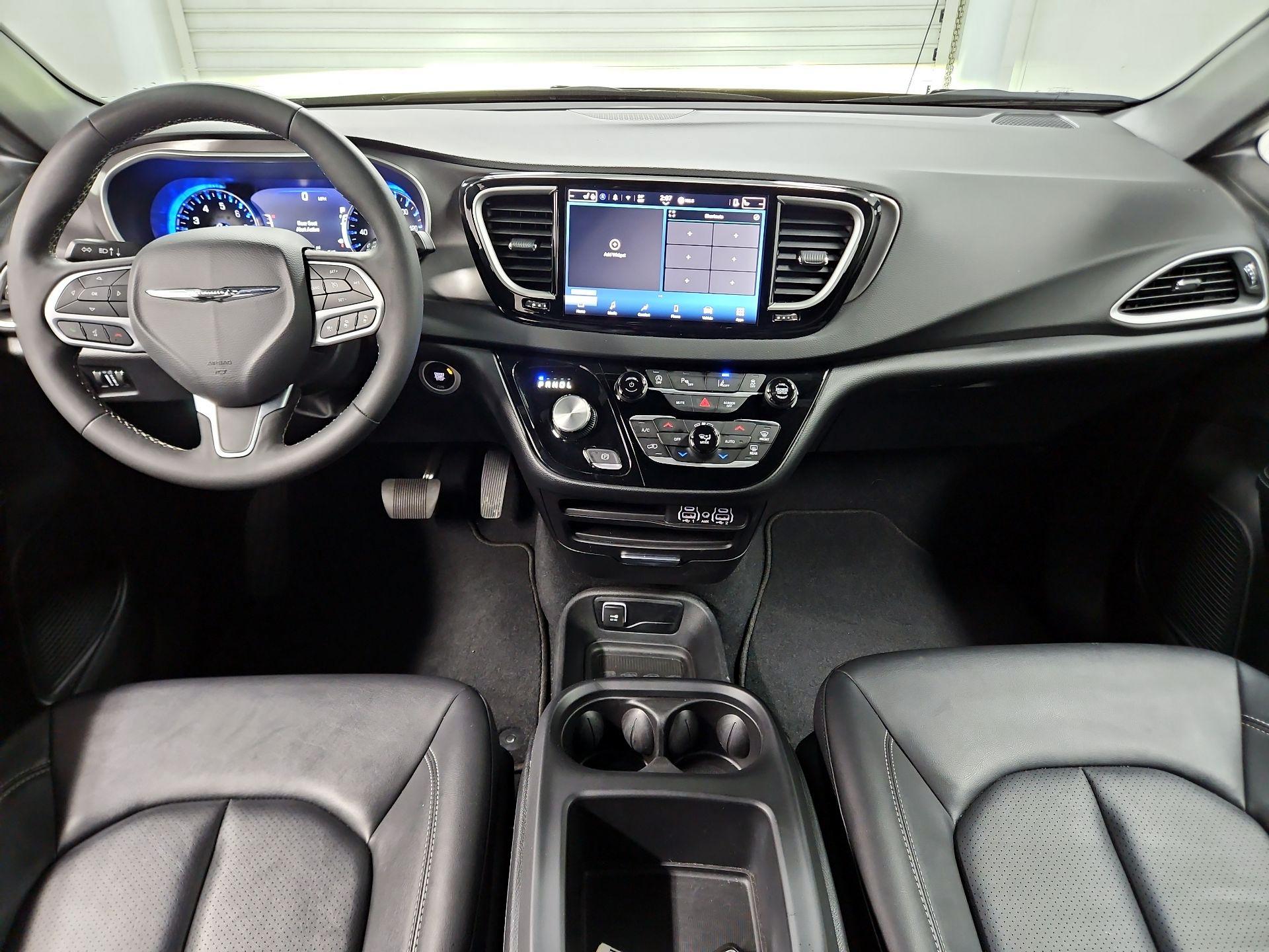 Thumbnail: 2025 Chrysler Pacifica - 9