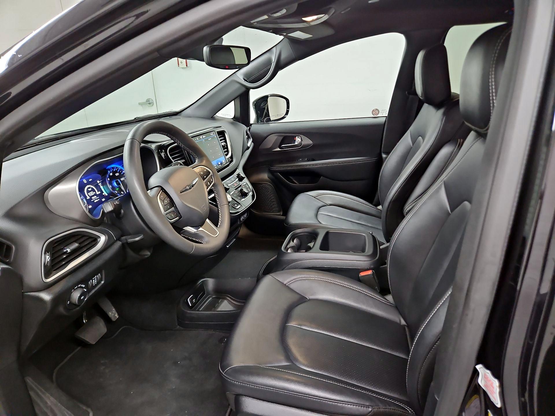 Thumbnail: 2025 Chrysler Pacifica - 11