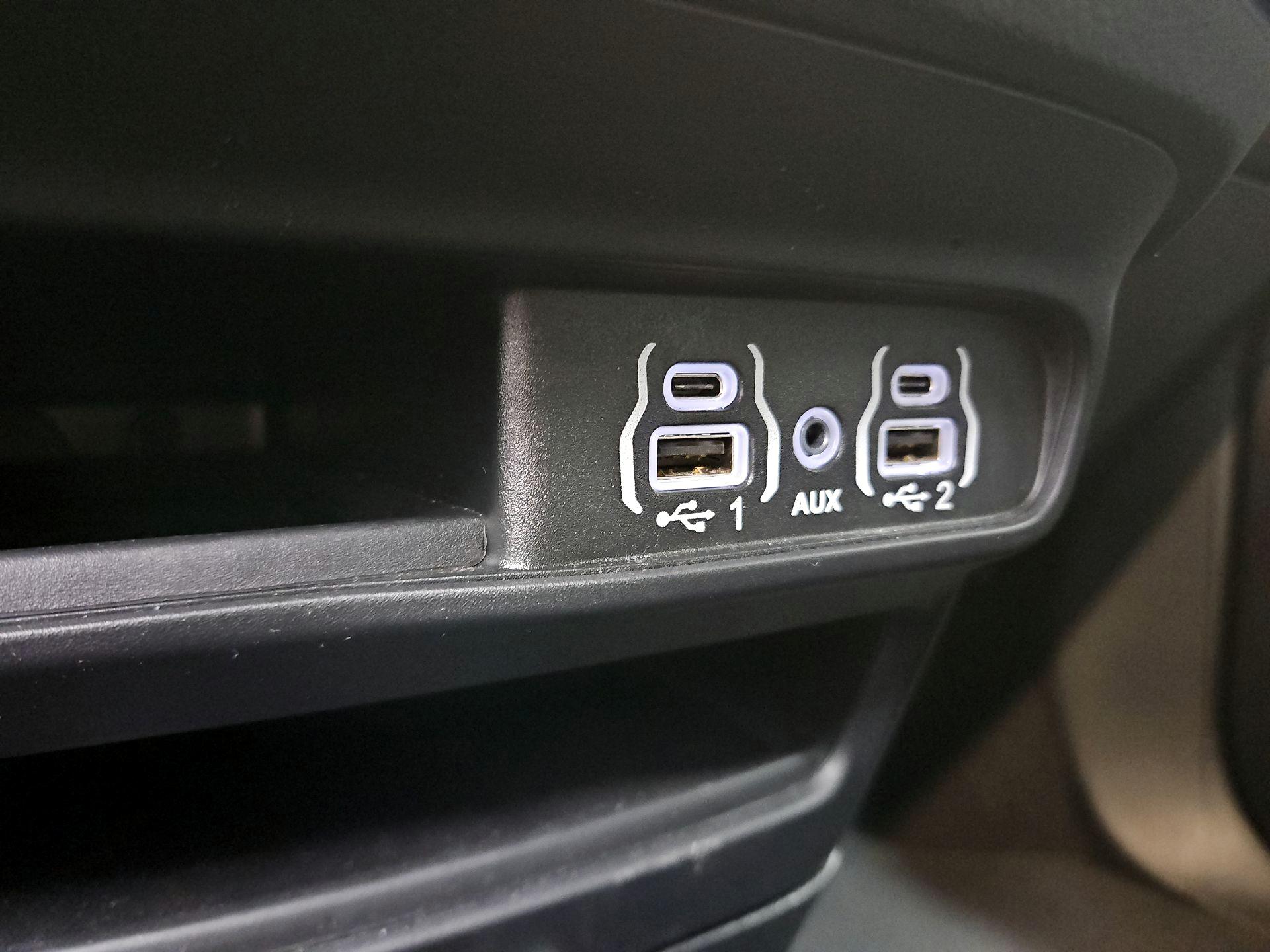 Thumbnail: 2025 Chrysler Pacifica - 18
