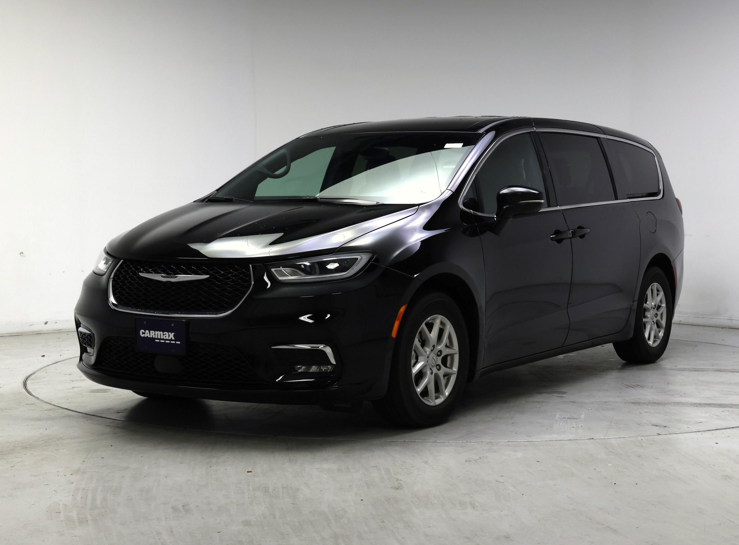 Thumbnail: 2025 Chrysler Pacifica - 4