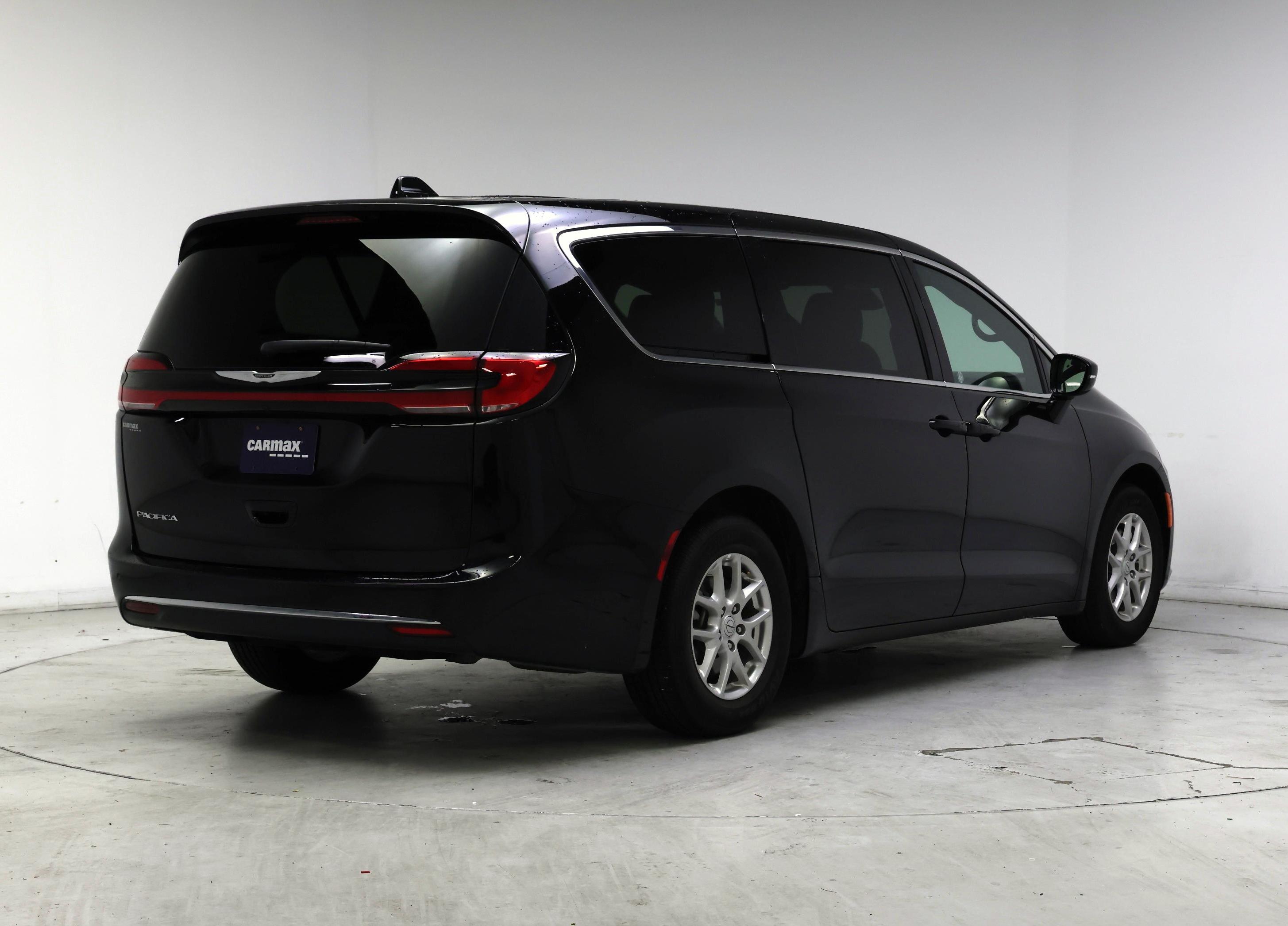 Thumbnail: 2025 Chrysler Pacifica - 8