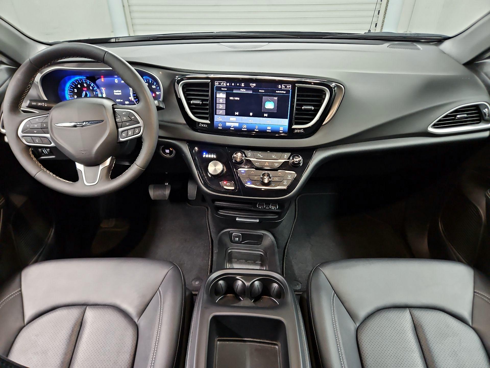 Thumbnail: 2025 Chrysler Pacifica - 9
