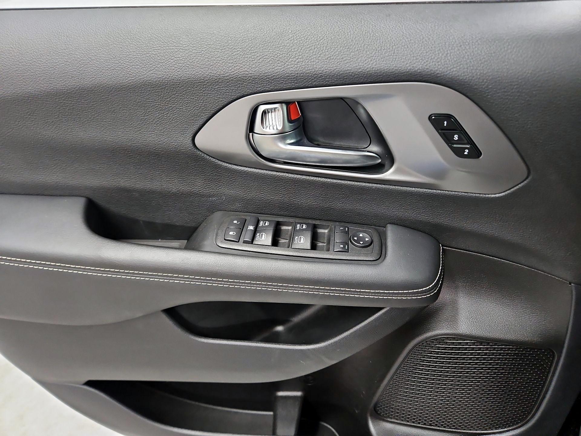 Thumbnail: 2025 Chrysler Pacifica - 12