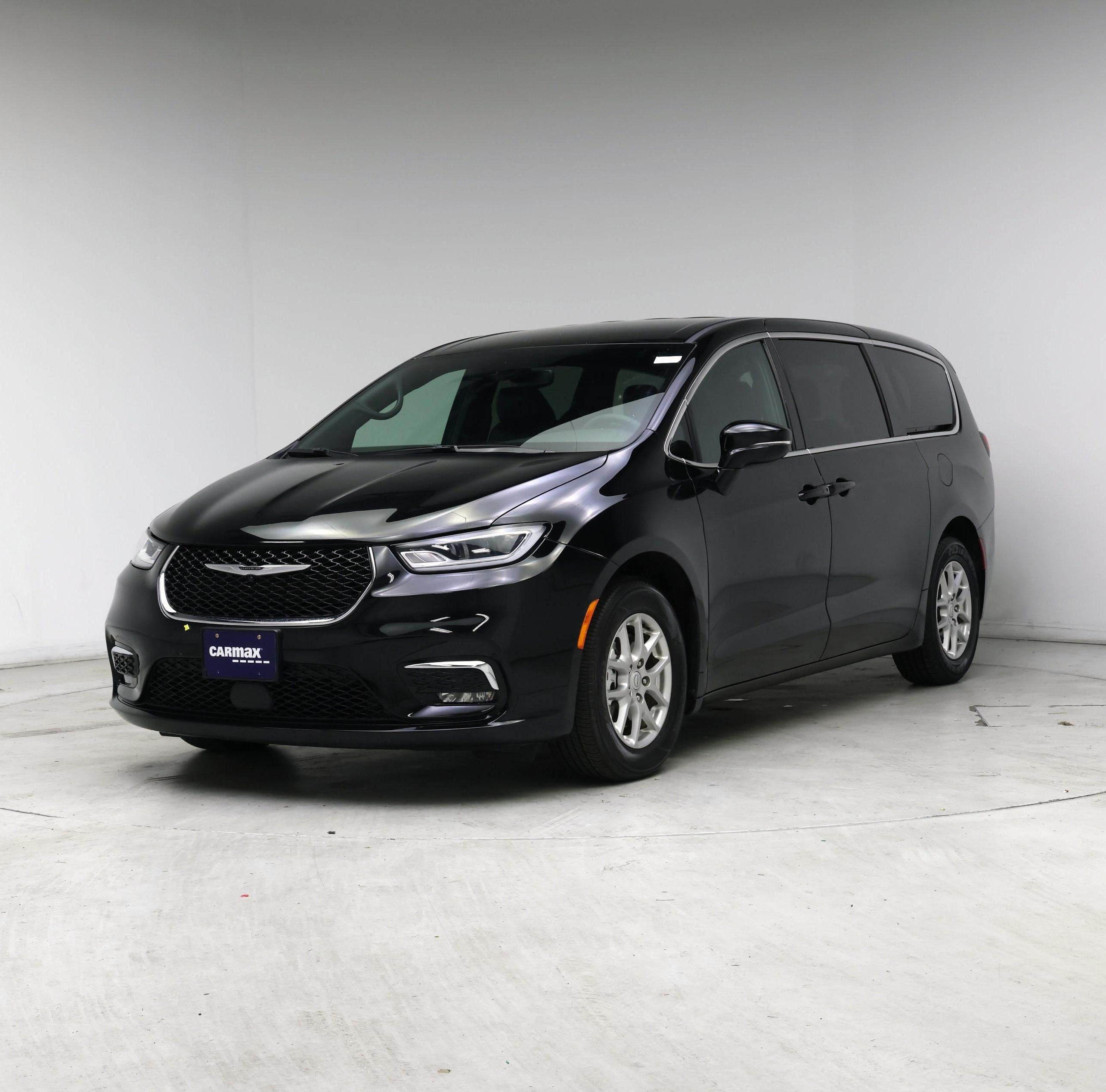 Thumbnail: 2025 Chrysler Pacifica - 4