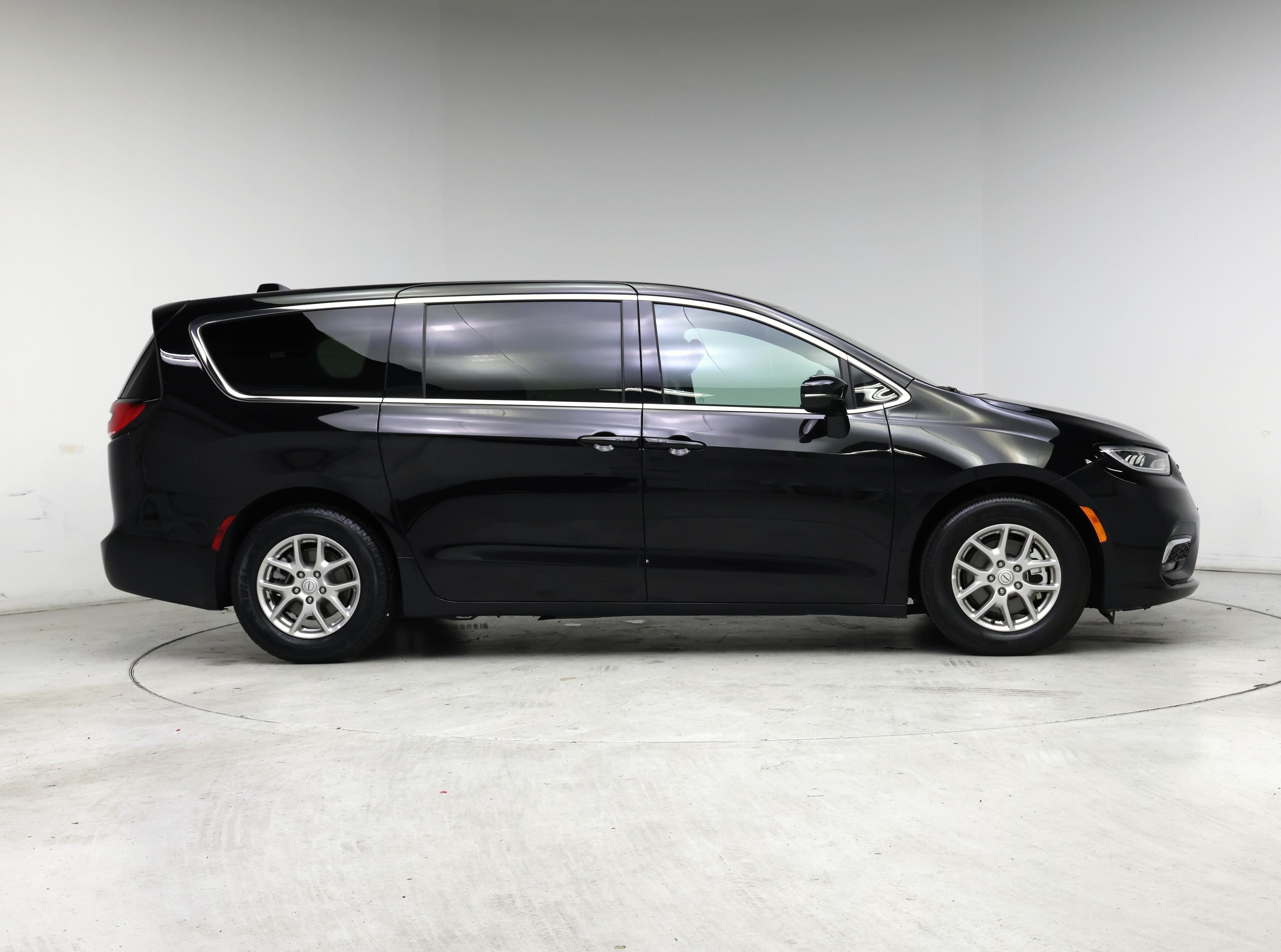 Thumbnail: 2025 Chrysler Pacifica - 7