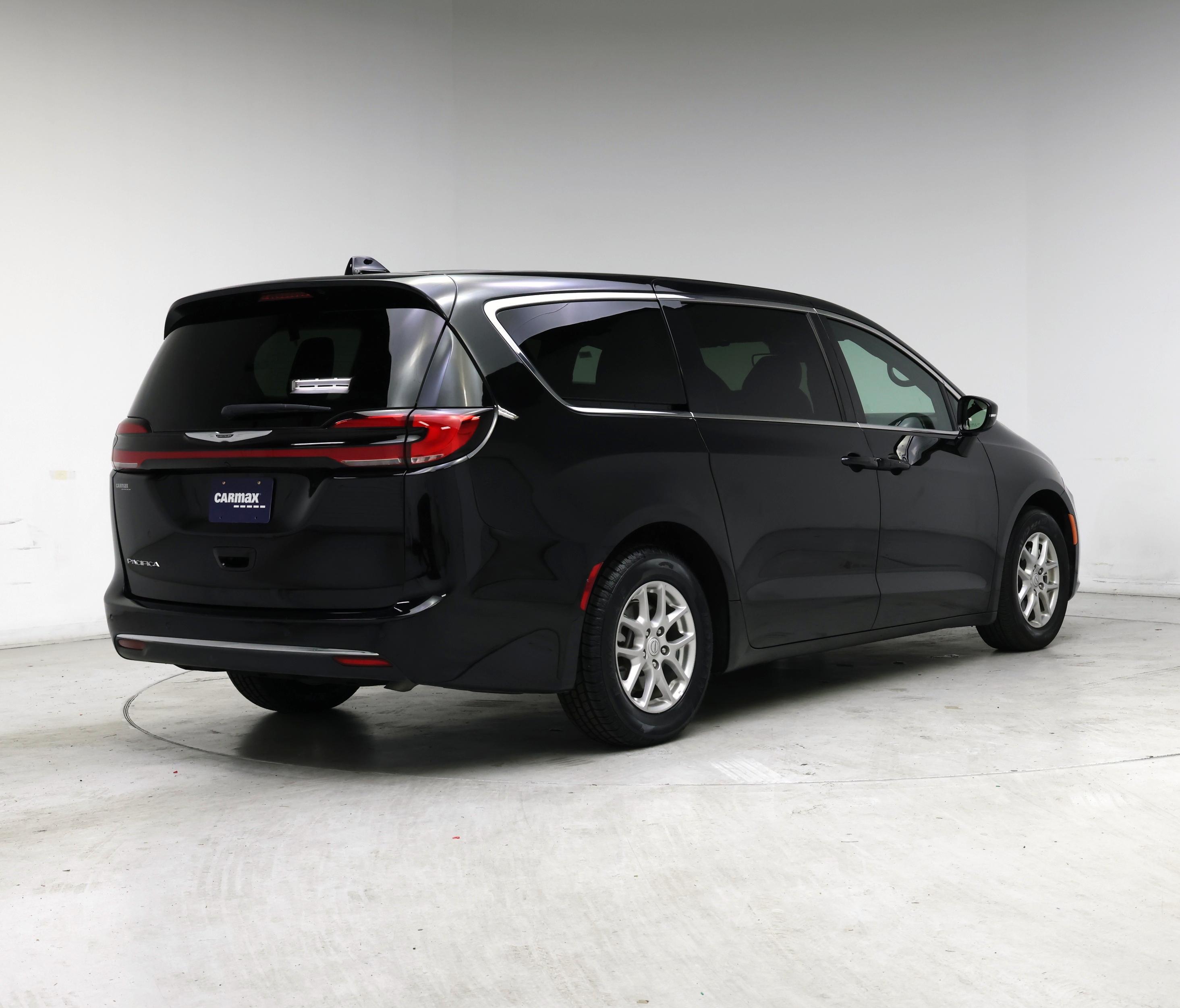 Thumbnail: 2025 Chrysler Pacifica - 8