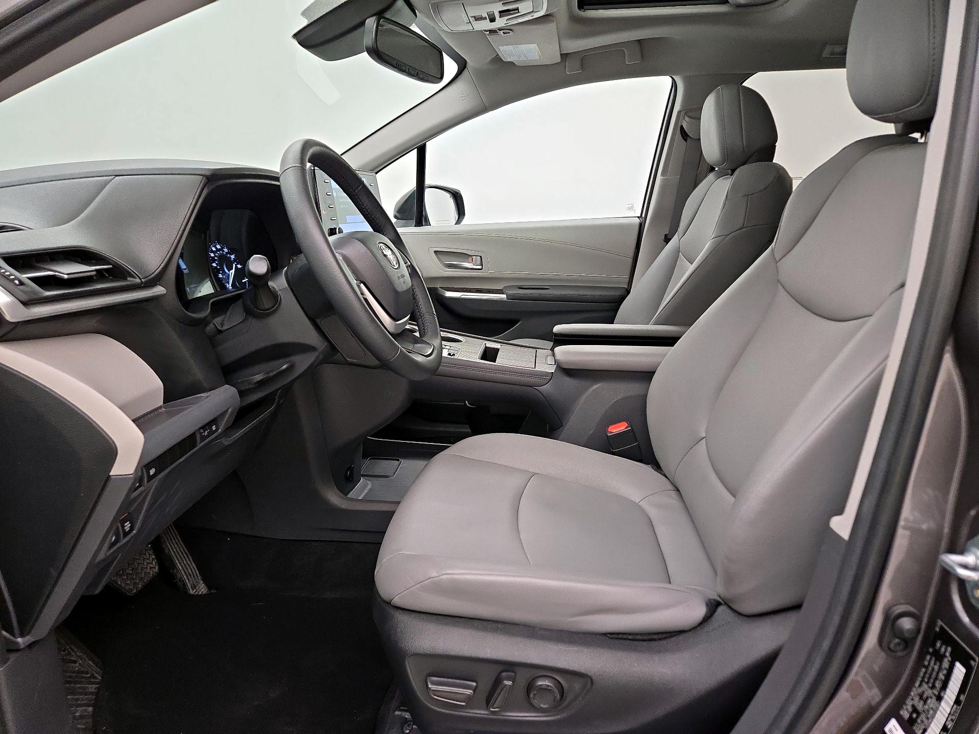 Thumbnail: 2023 Toyota Sienna - 11