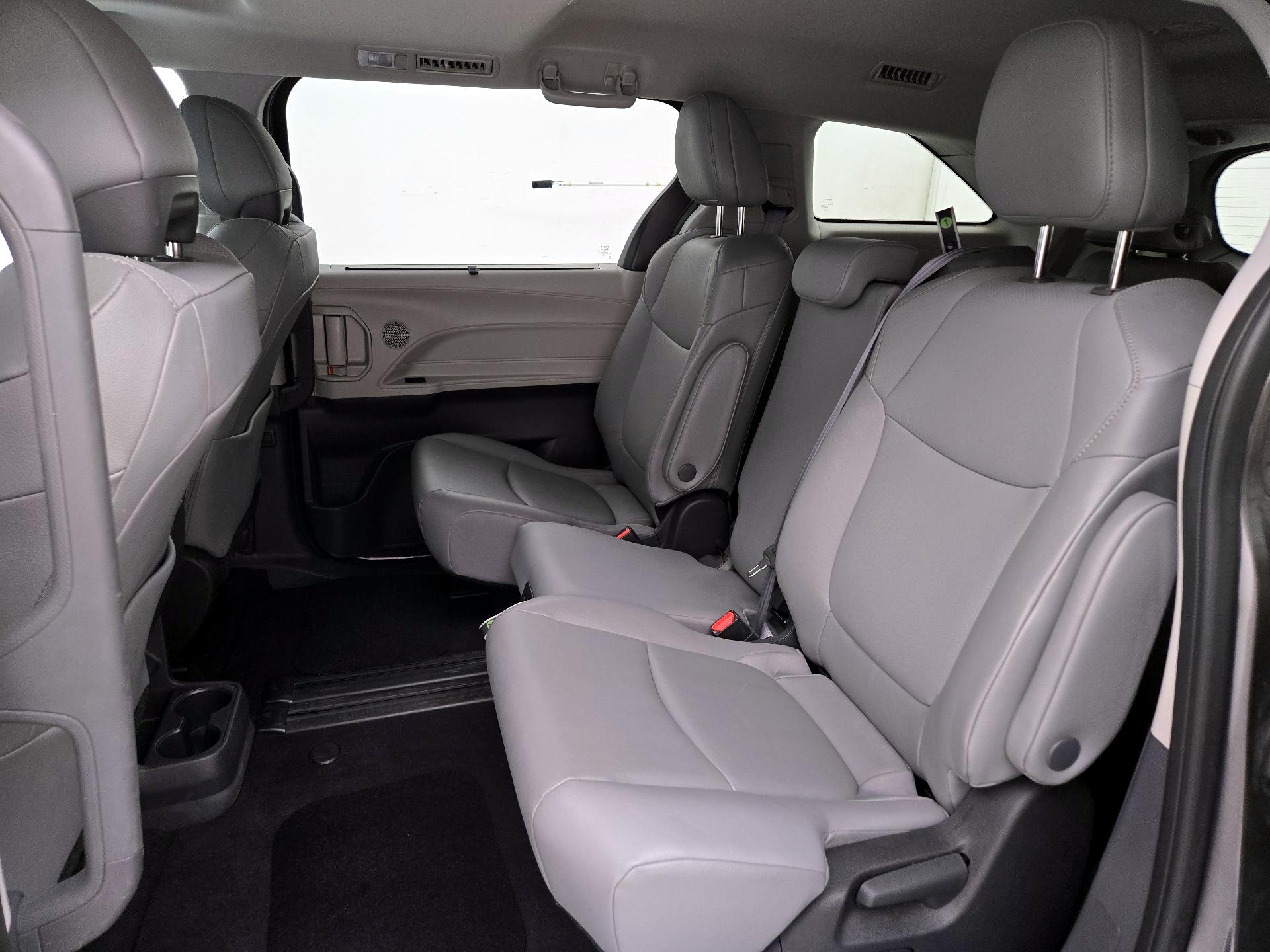 Thumbnail: 2023 Toyota Sienna - 20
