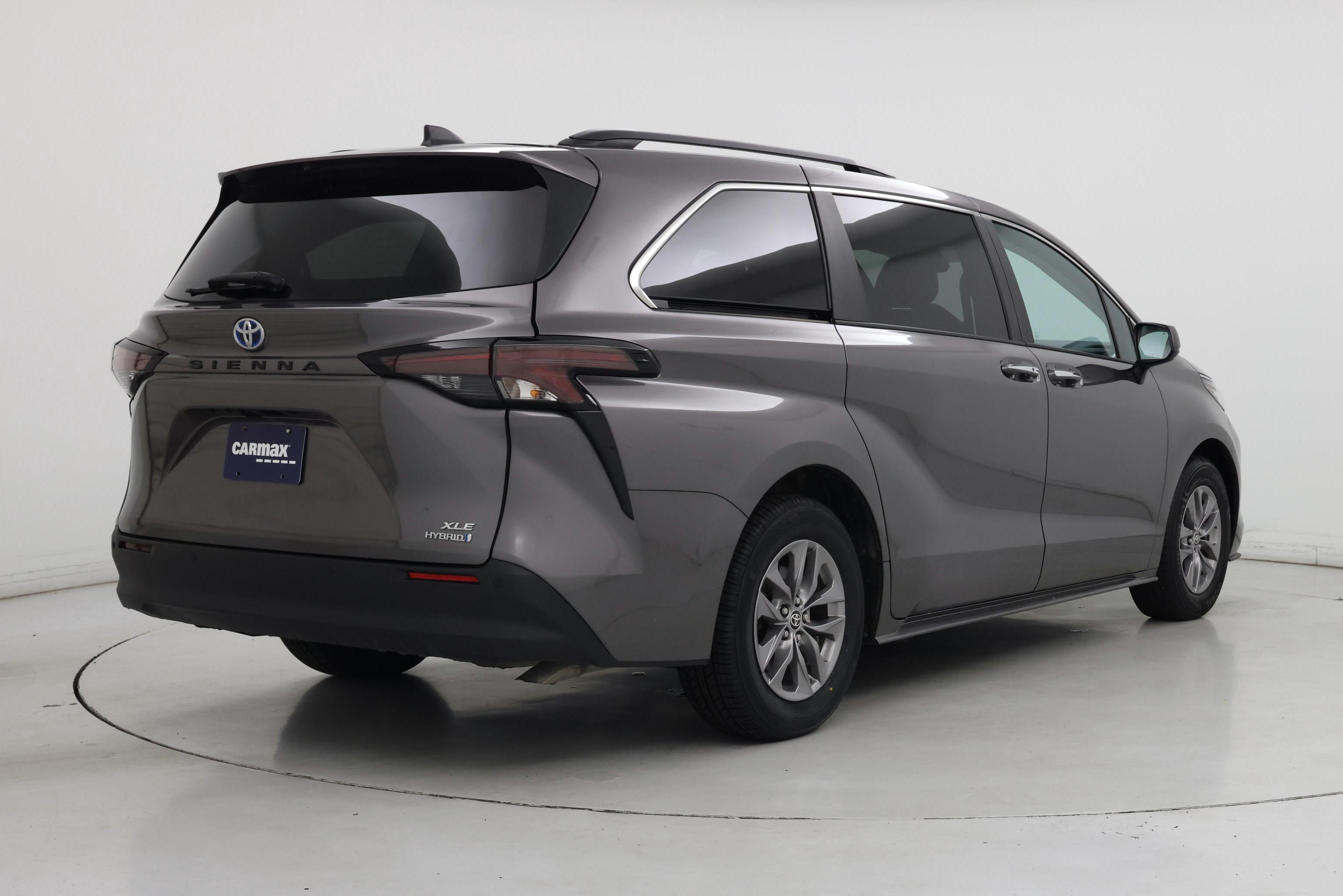 Thumbnail: 2023 Toyota Sienna - 8