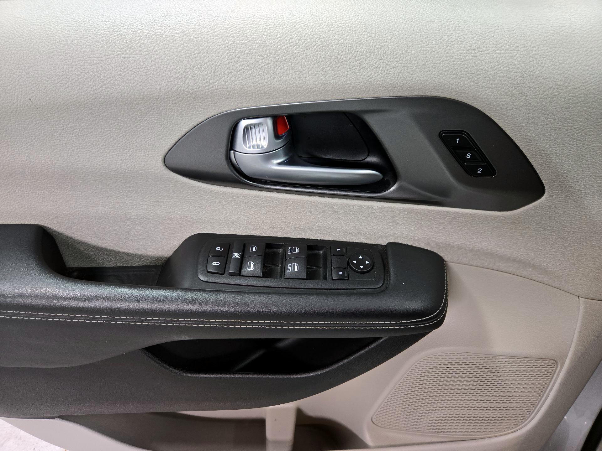 Thumbnail: 2024 Chrysler Pacifica - 12