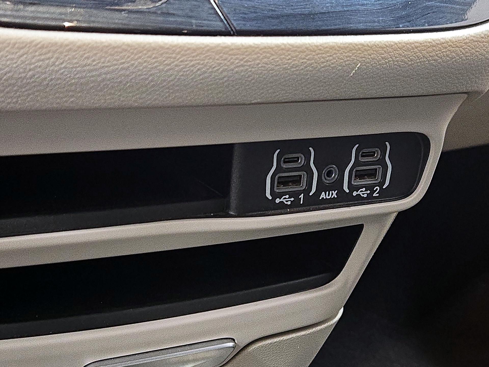 Thumbnail: 2024 Chrysler Pacifica - 18