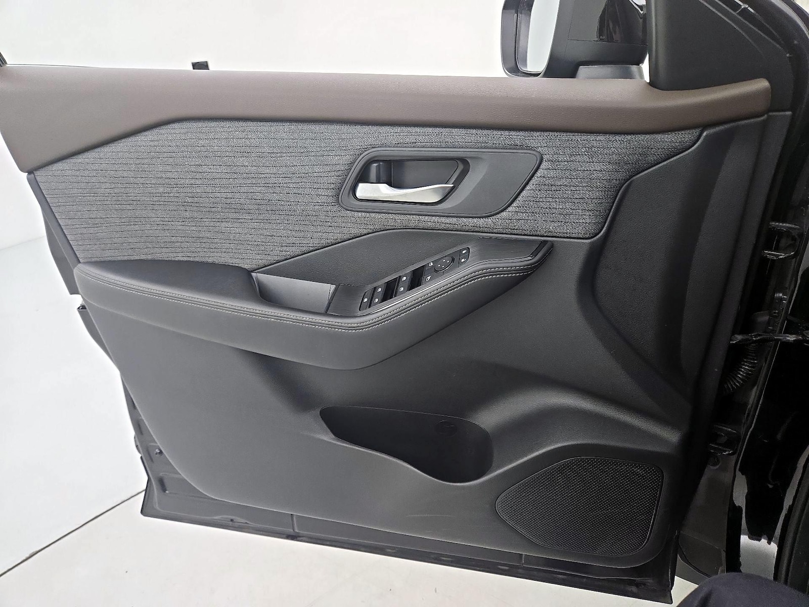 2023 Nissan Rogue SV - Photo 13