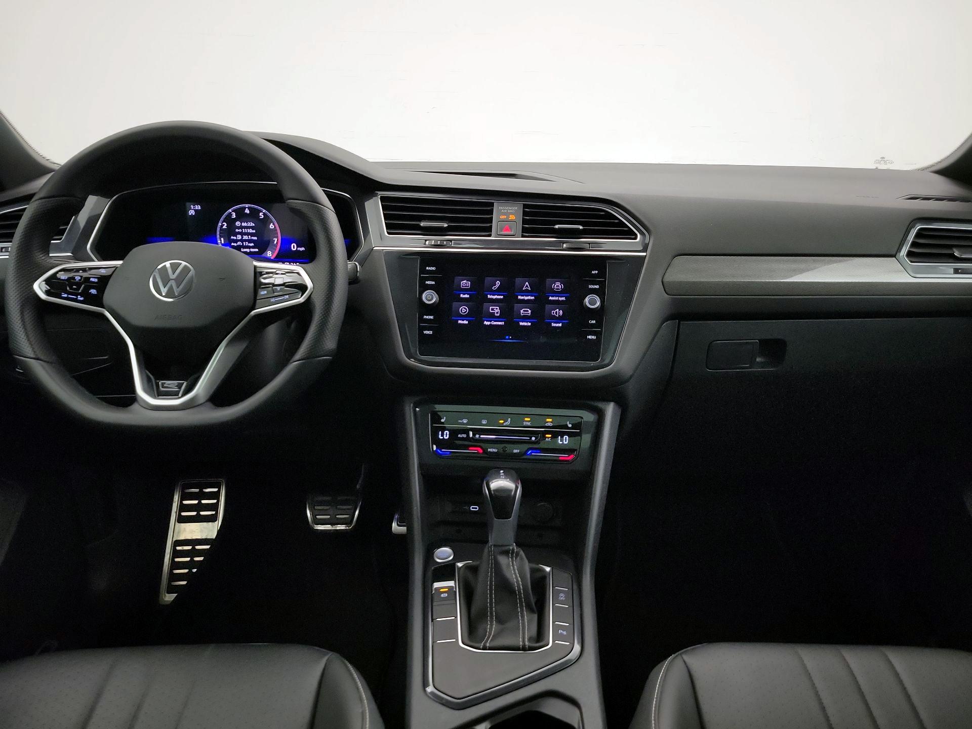 Thumbnail: 2023 Volkswagen Tiguan - 9