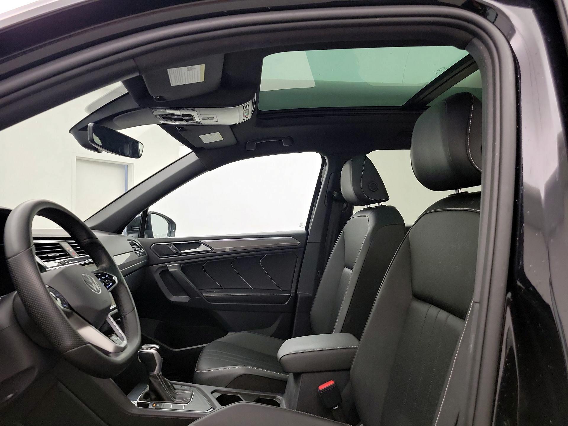 Thumbnail: 2023 Volkswagen Tiguan - 19
