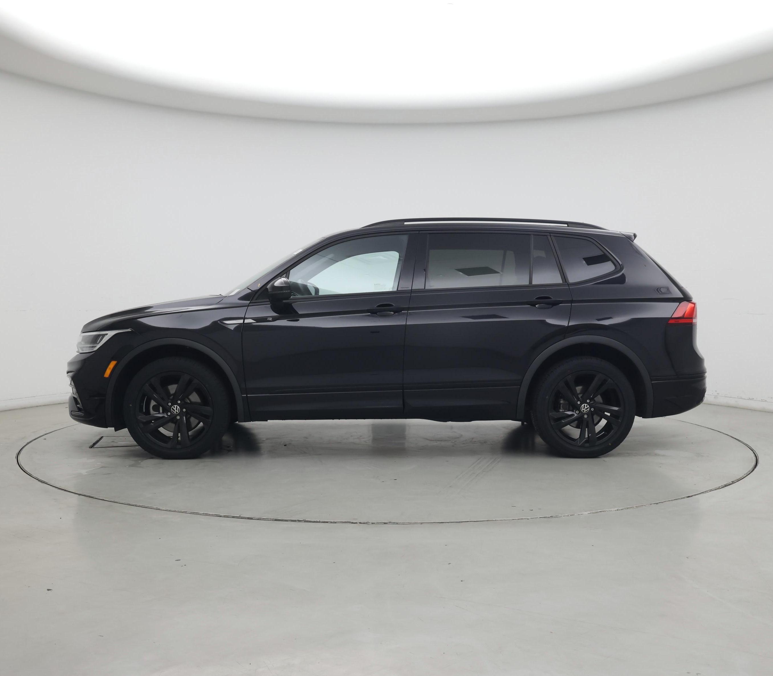 Thumbnail: 2023 Volkswagen Tiguan - 3