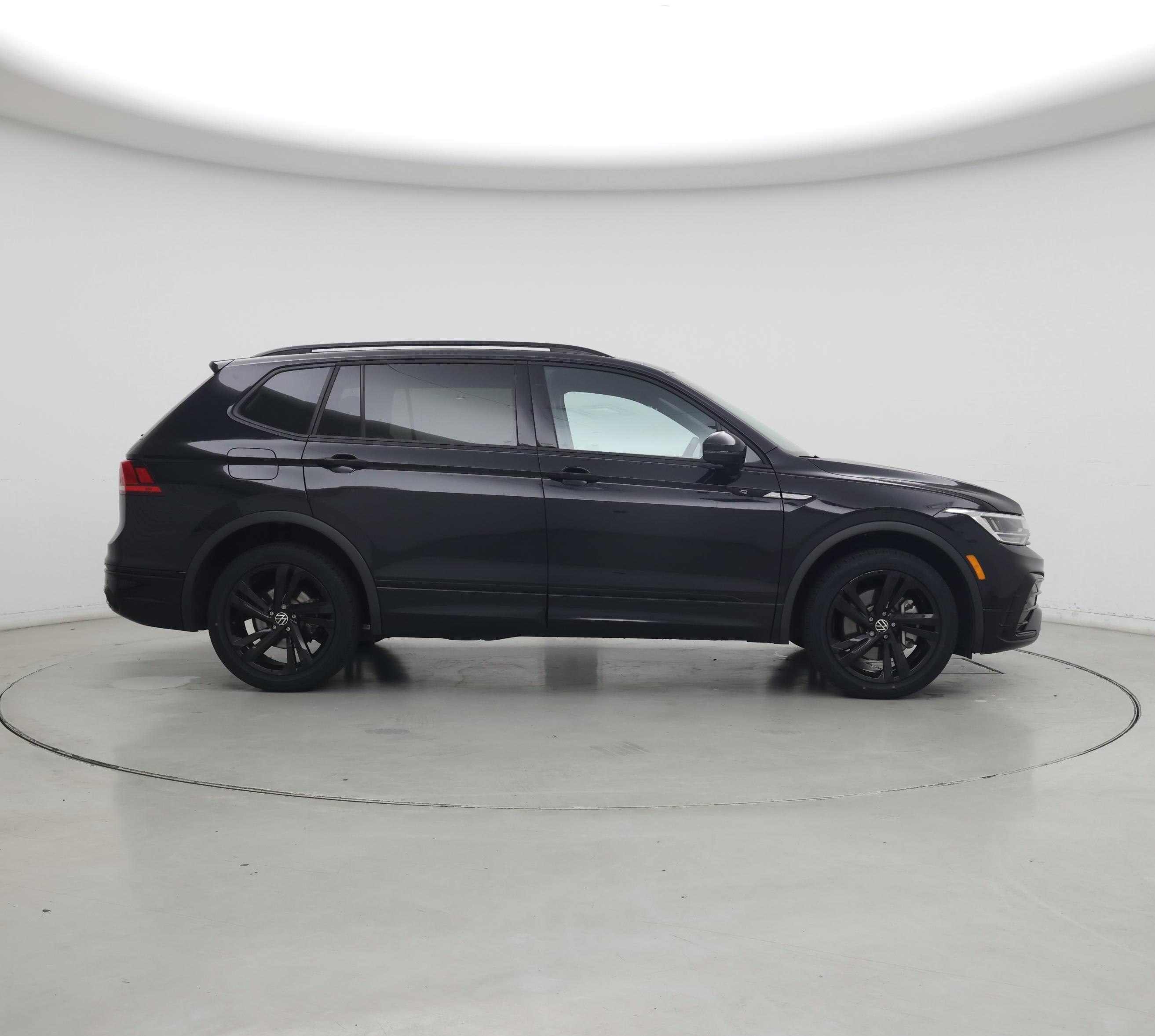 Thumbnail: 2023 Volkswagen Tiguan - 7