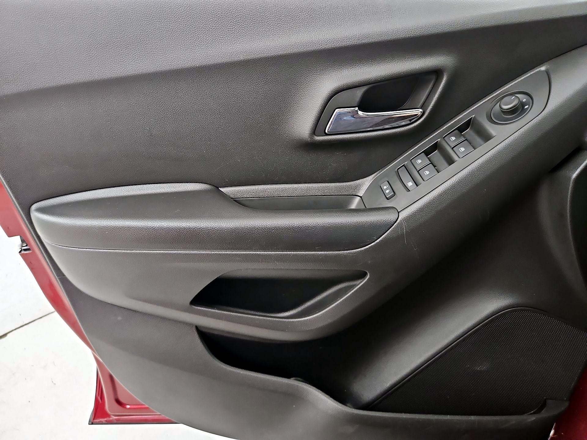 Thumbnail: 2022 Chevrolet Trax - 12