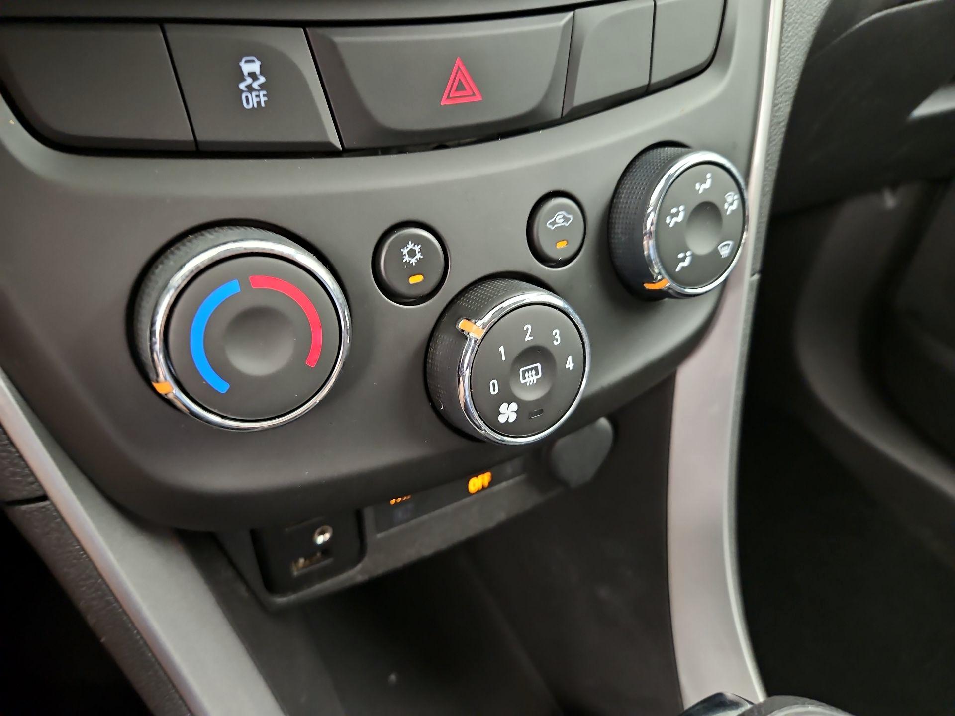Thumbnail: 2022 Chevrolet Trax - 16