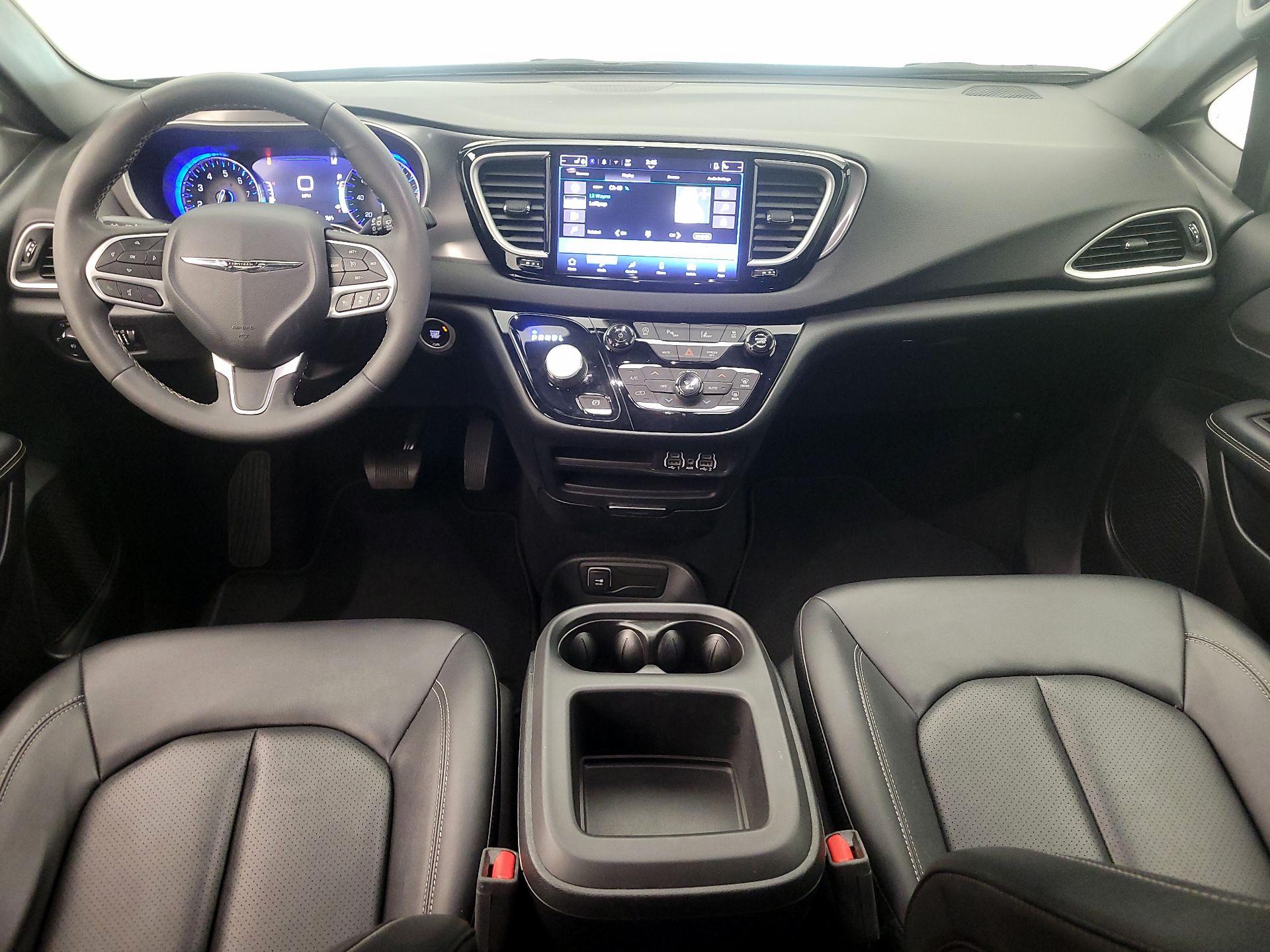 Thumbnail: 2025 Chrysler Pacifica - 9