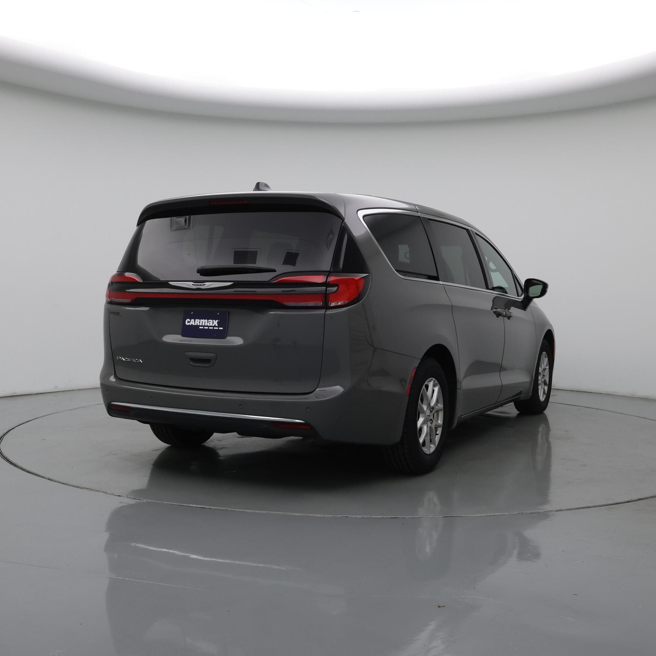 Thumbnail: 2025 Chrysler Pacifica - 8