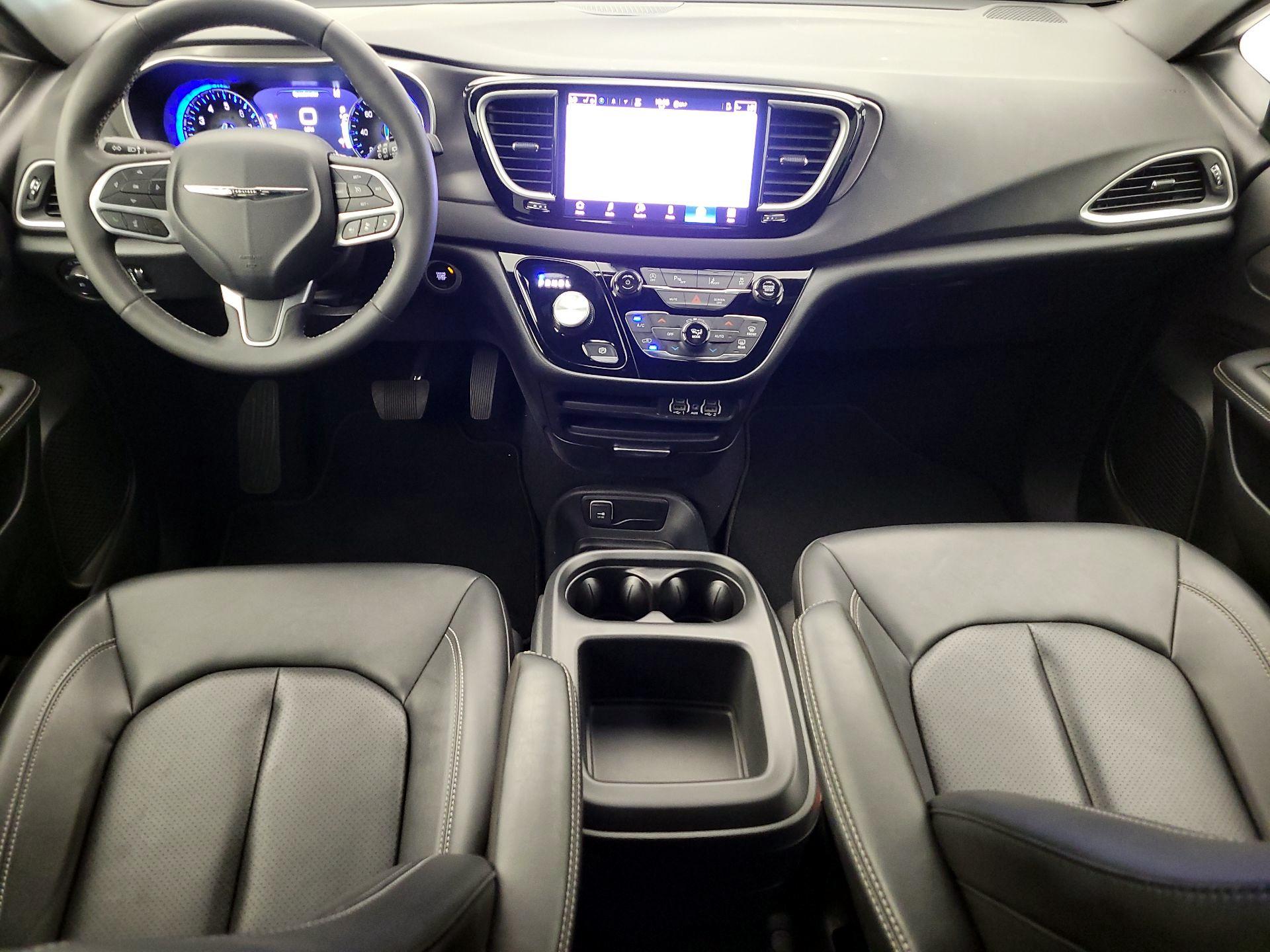 Thumbnail: 2025 Chrysler Pacifica - 9