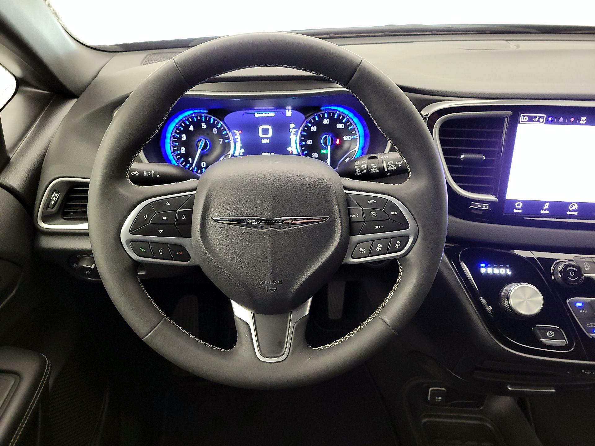Thumbnail: 2025 Chrysler Pacifica - 10