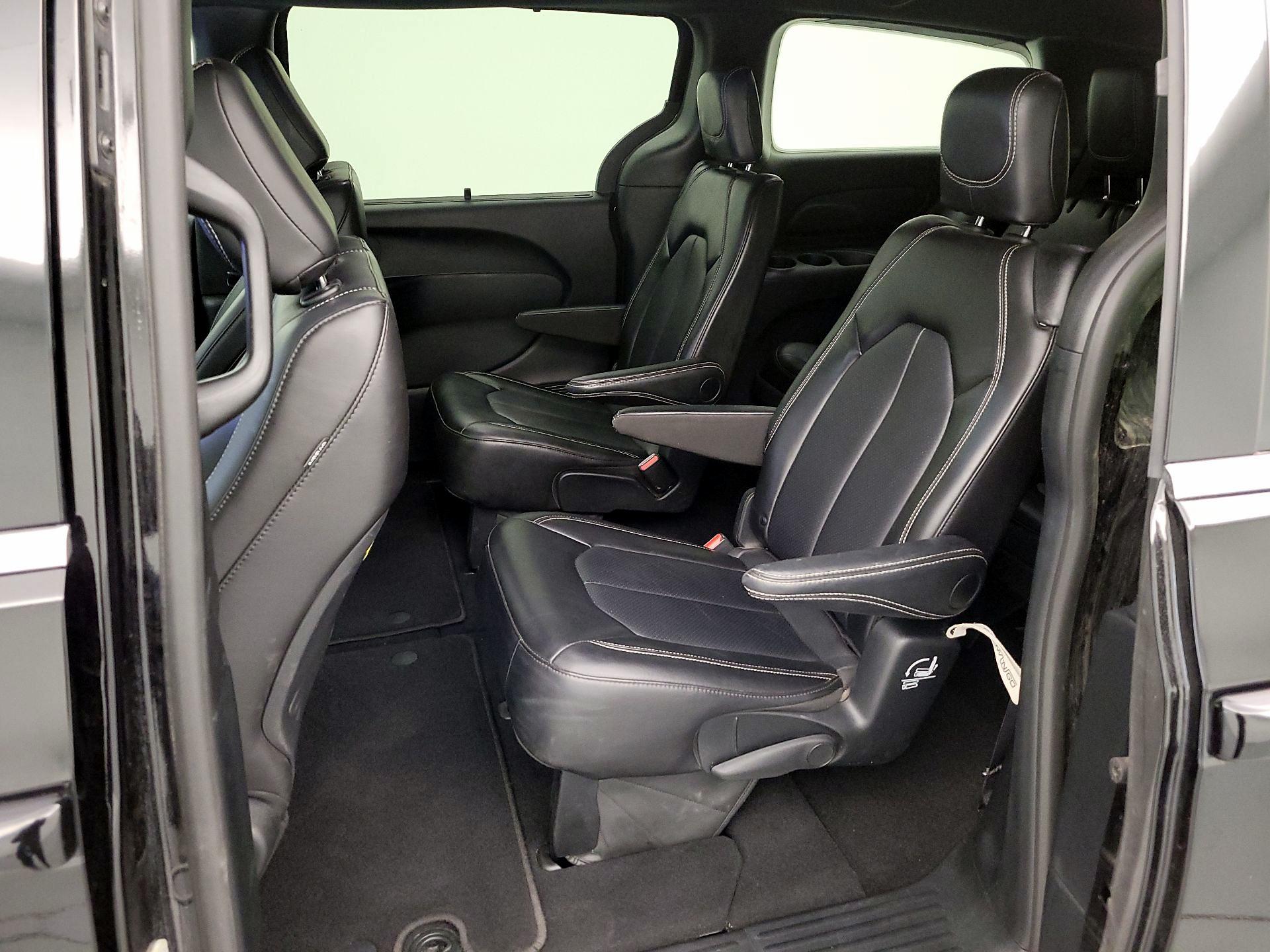 Thumbnail: 2025 Chrysler Pacifica - 19