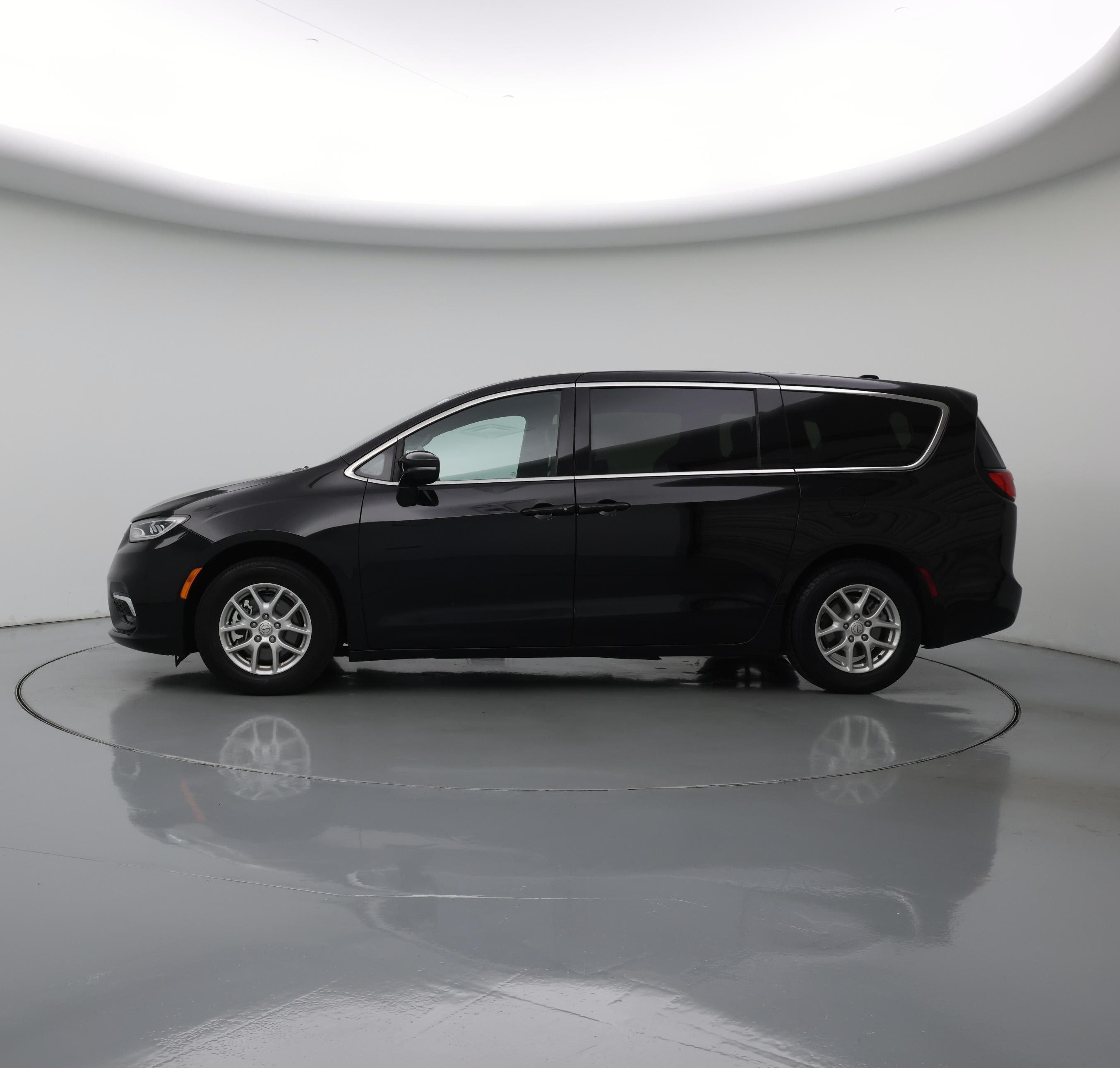 Thumbnail: 2025 Chrysler Pacifica - 3