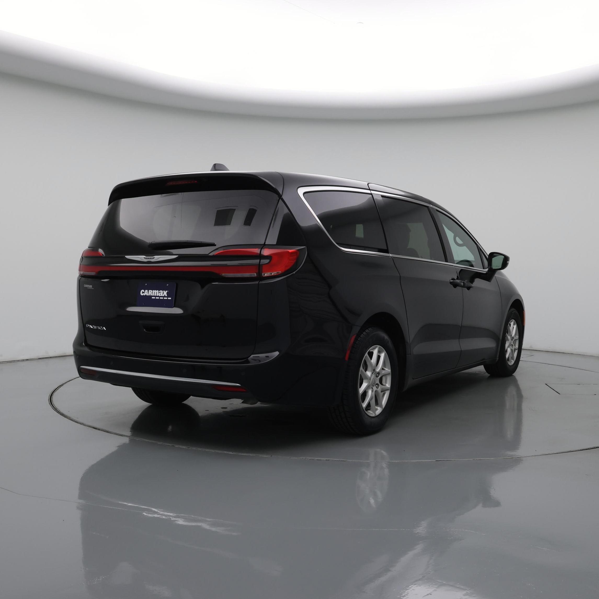 Thumbnail: 2025 Chrysler Pacifica - 8