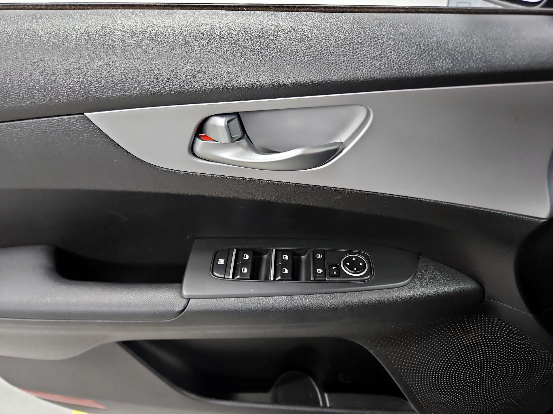 Thumbnail: 2023 Kia Forte - 12