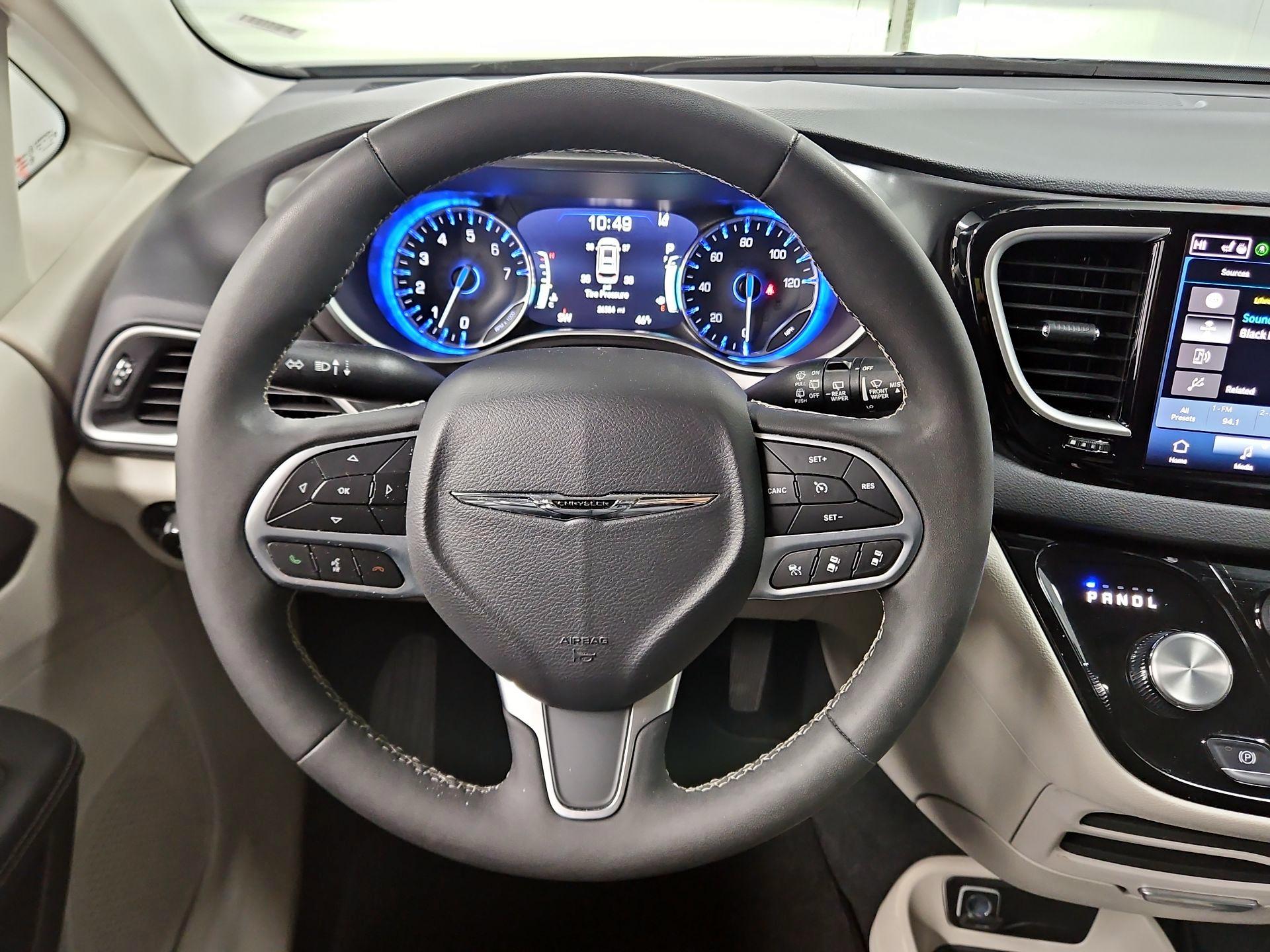 Thumbnail: 2024 Chrysler Pacifica - 10