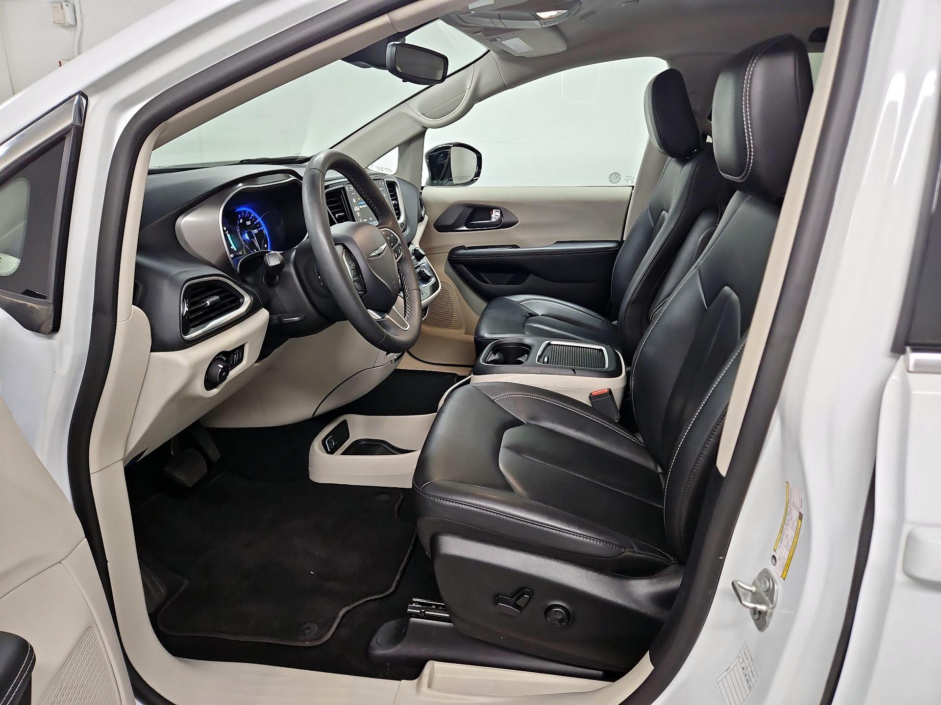 Thumbnail: 2024 Chrysler Pacifica - 11