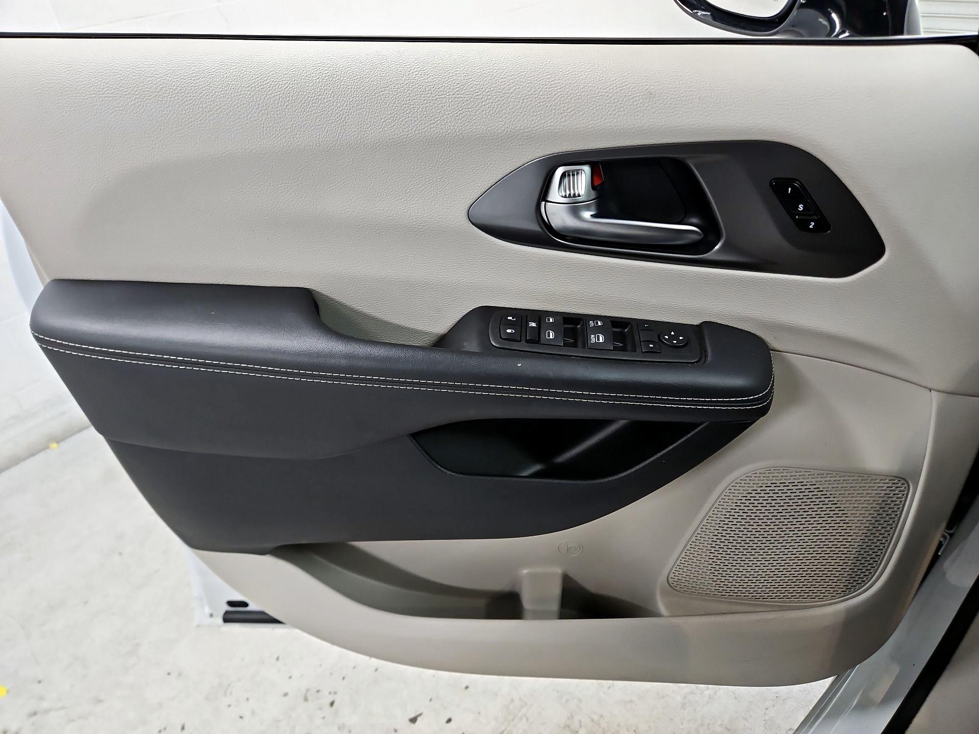 Thumbnail: 2024 Chrysler Pacifica - 12
